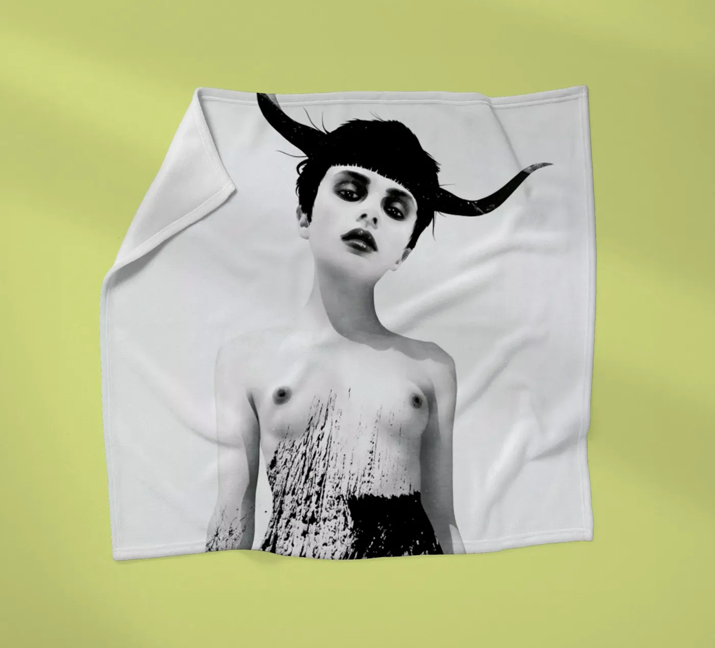 Sweetest Kill Fleecedecke von Ruben Ireland