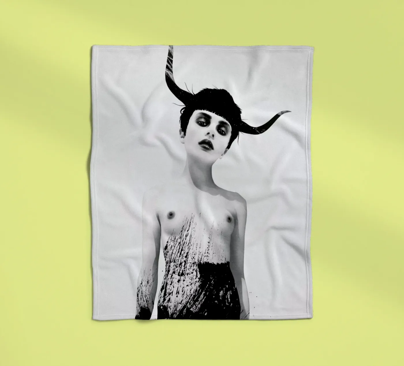 Sweetest Kill Fleecedecke von Ruben Ireland