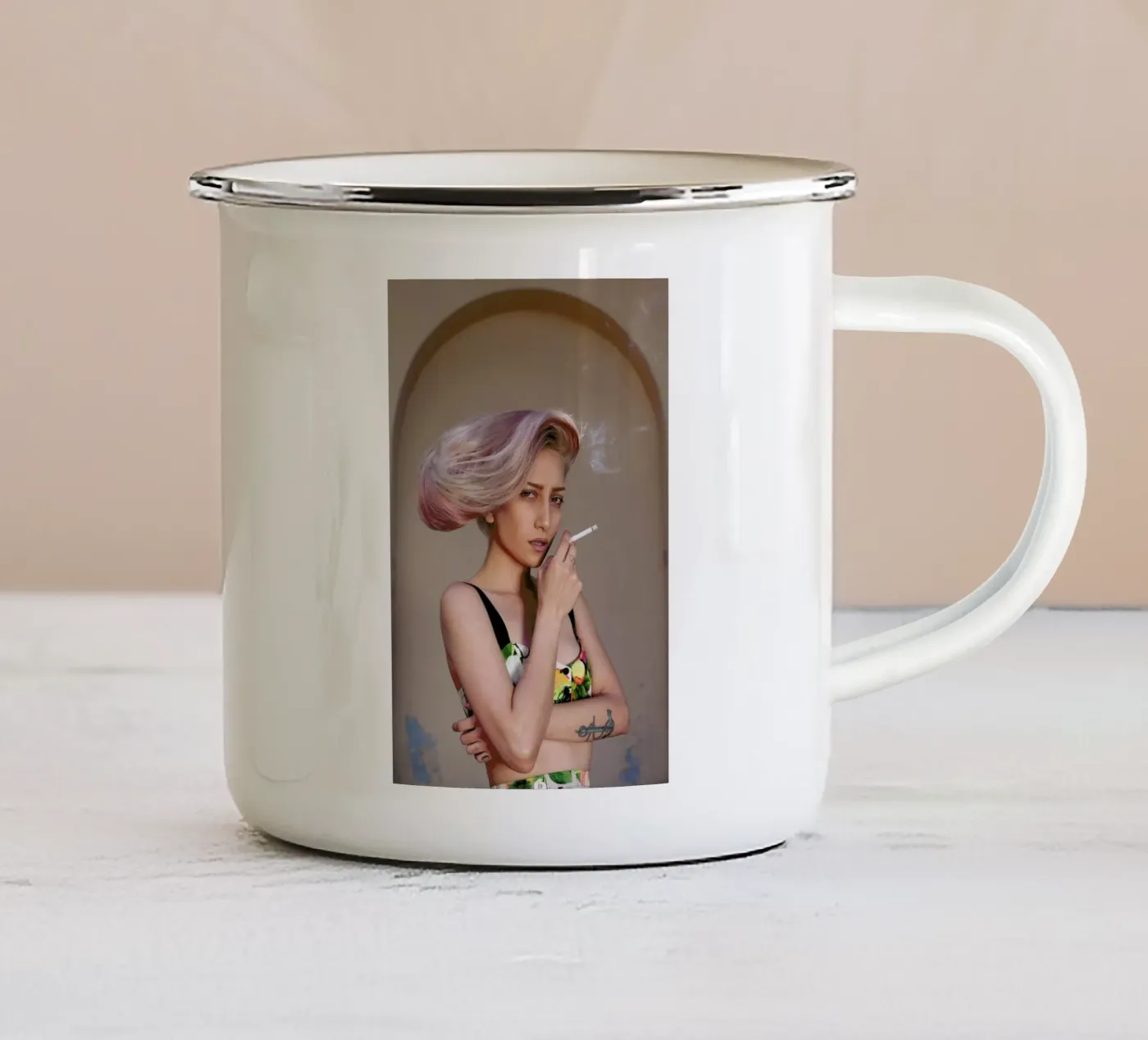 Daniela emaille mok van Ana Topoleanu