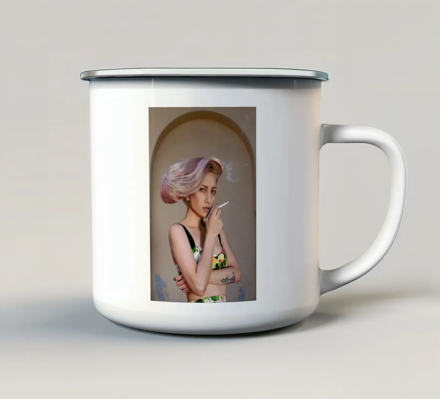 Daniela emaille mok van Ana Topoleanu