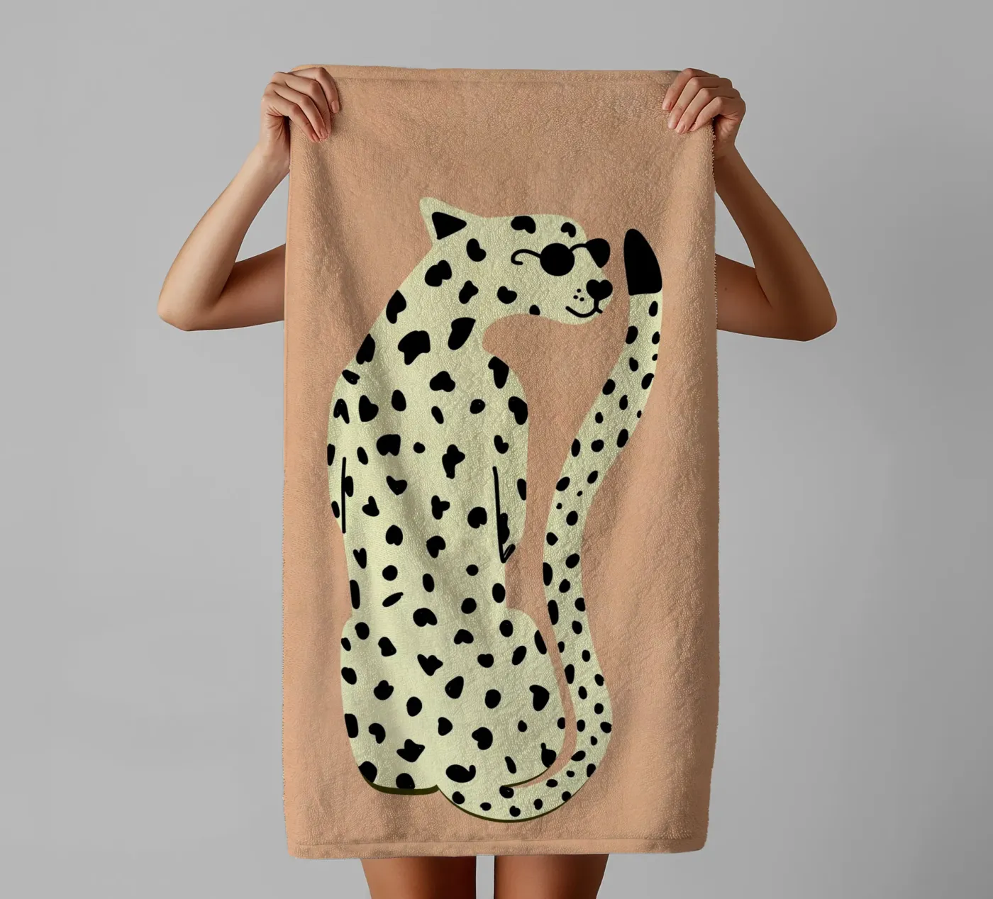 Cooler Leopard towel by Illustration Raissa Oltmanns
