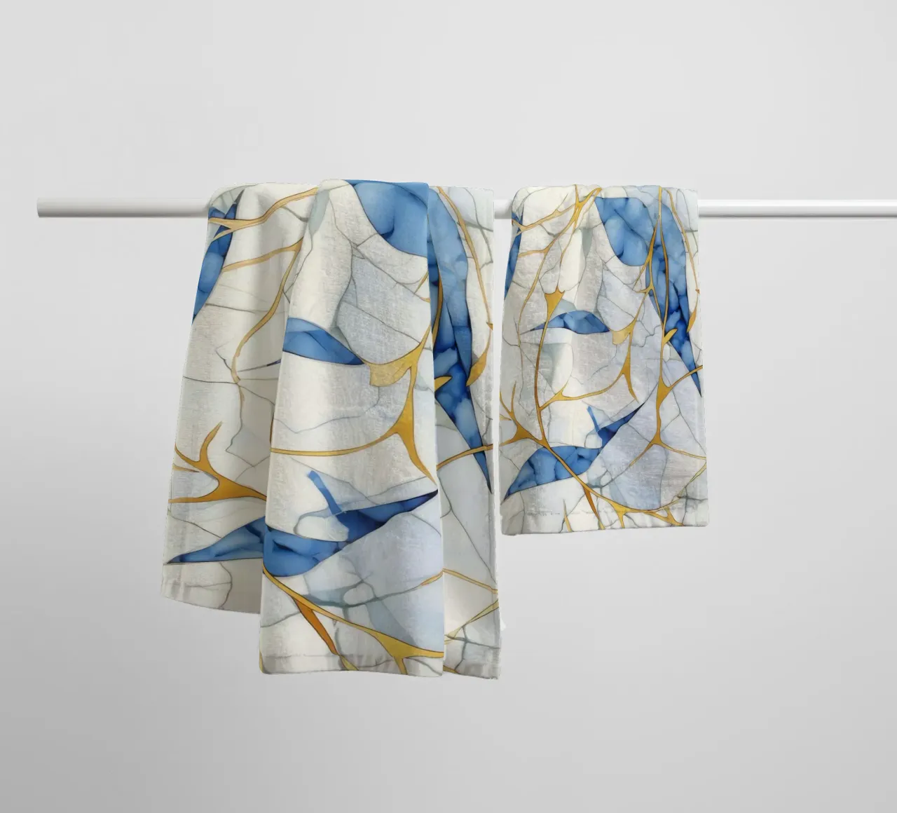 Art Kintsugi Blanc Bleu et Or asciugamano da bagno da Théïa's Fantasia World