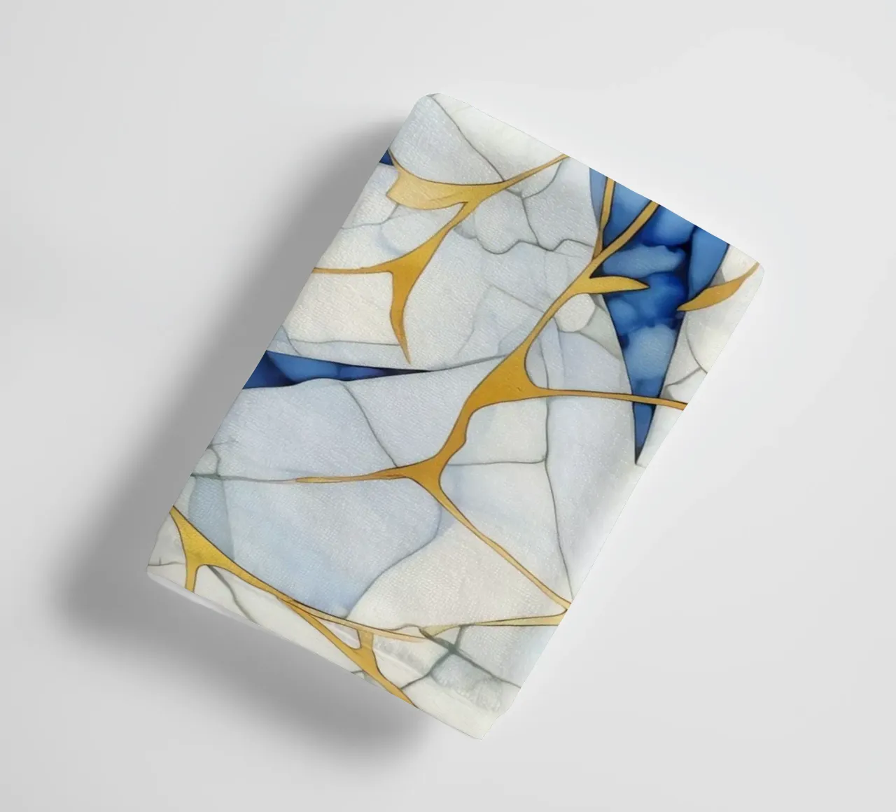 Art Kintsugi Blanc Bleu et Or asciugamano da bagno da Théïa's Fantasia World