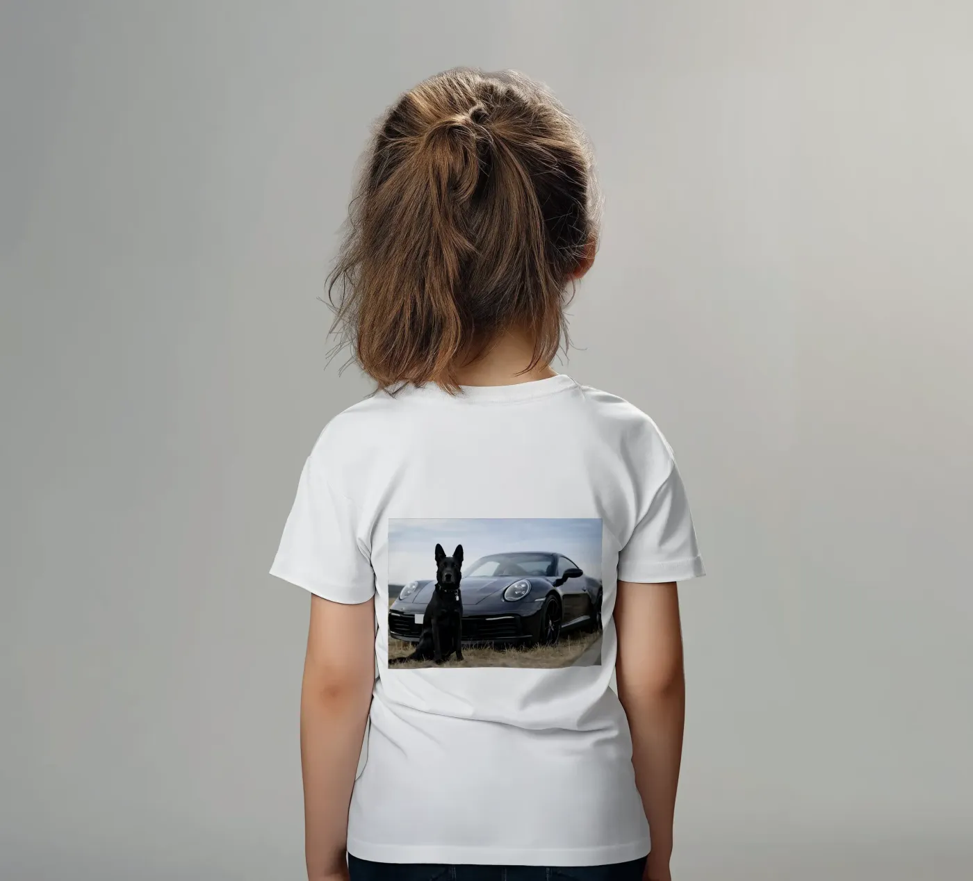 cane nero e auto t-shirt bambini da Deemoll