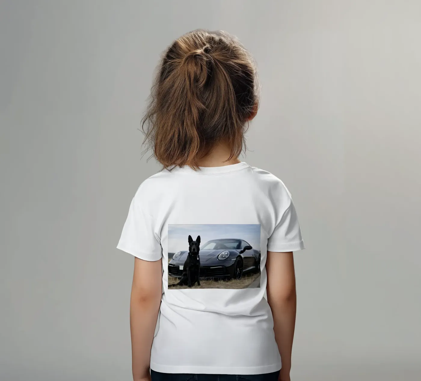 cane nero e auto t-shirt bambini da Deemoll