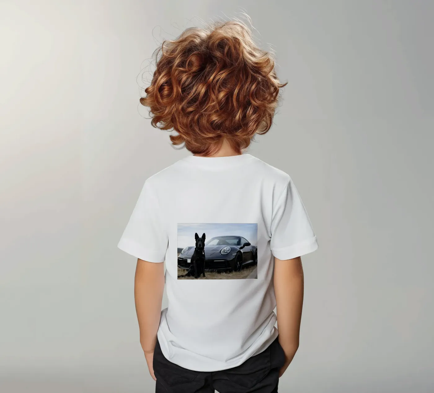 cane nero e auto t-shirt bambini da Deemoll