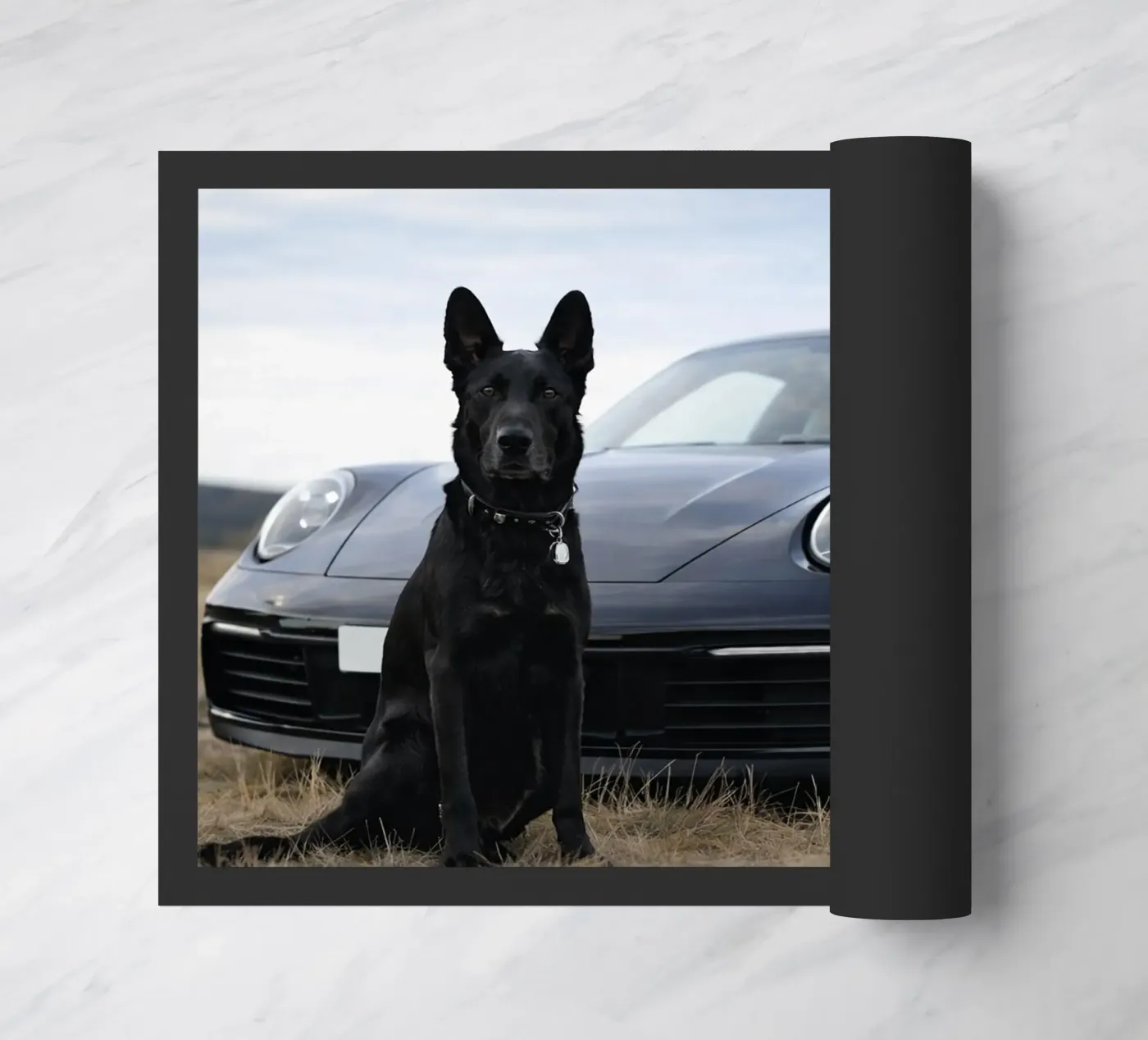schwarzer Hund und Auto Fußmatte von Deemoll