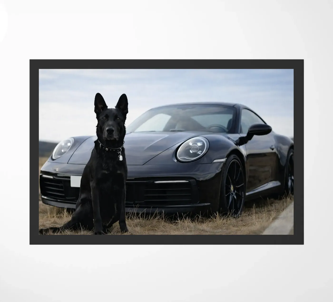 schwarzer Hund und Auto Fußmatte von Deemoll