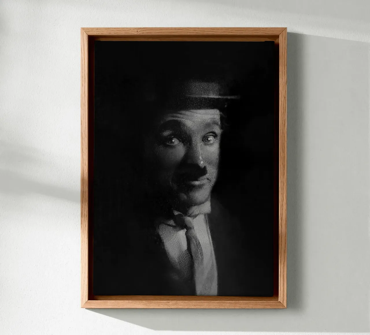 Charlie Chaplin - Il dolore silenzioso tela con Cornice a cassetta da Artascy Art