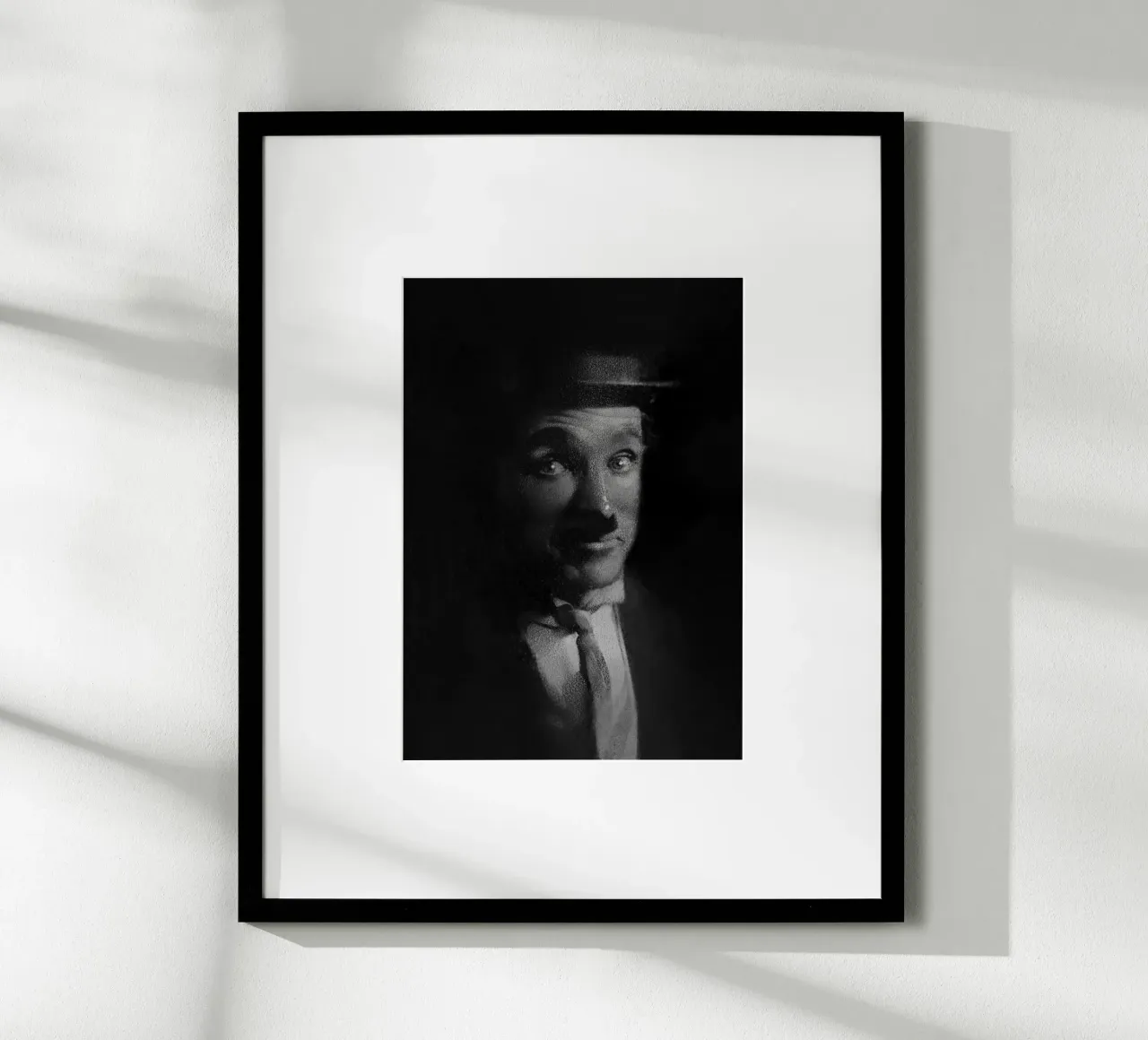 Charlie Chaplin - Il dolore silenzioso poster con telaio in plastica da Artascy Art
