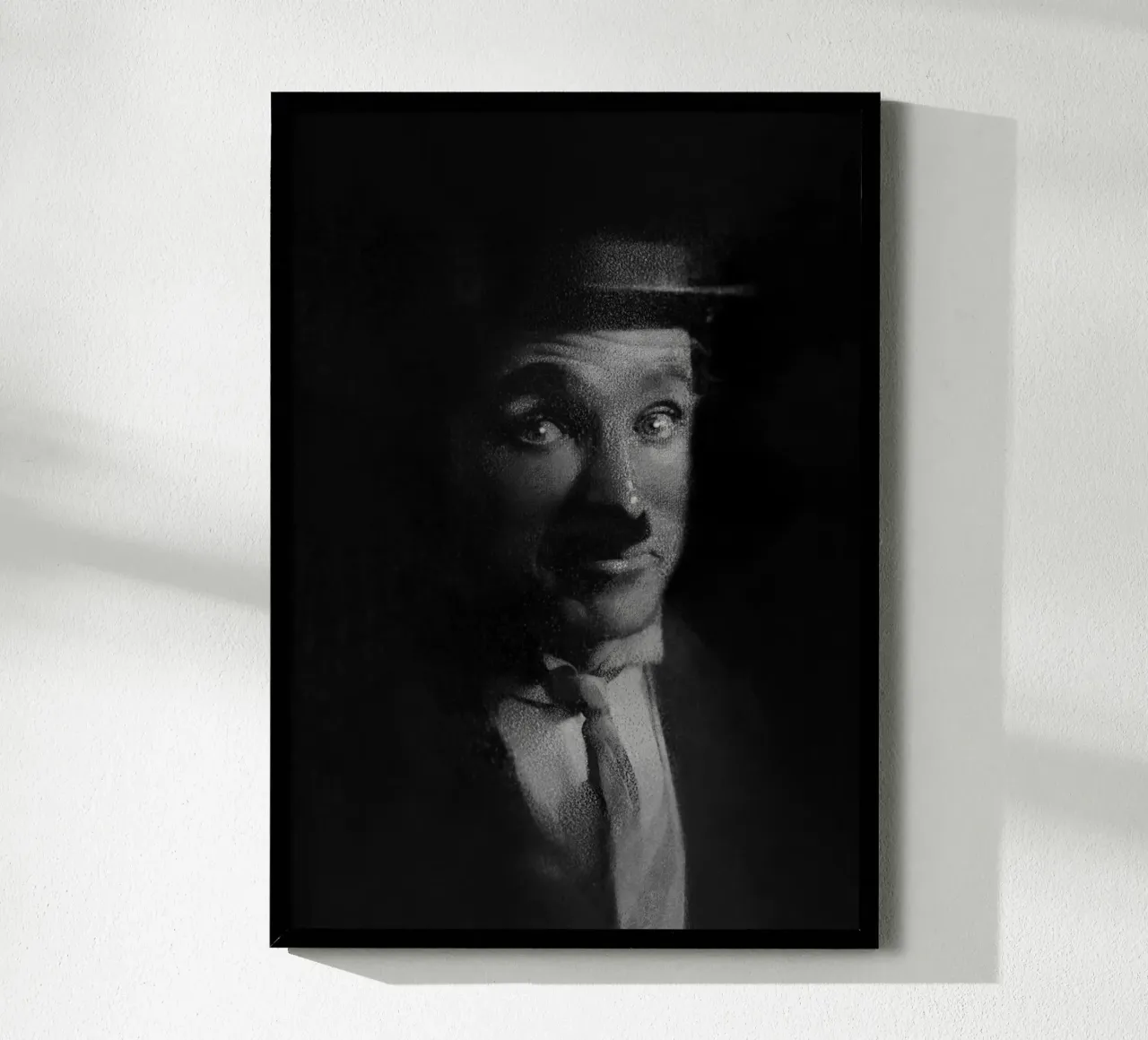 Charlie Chaplin - Il dolore silenzioso poster con telaio in plastica da Artascy Art