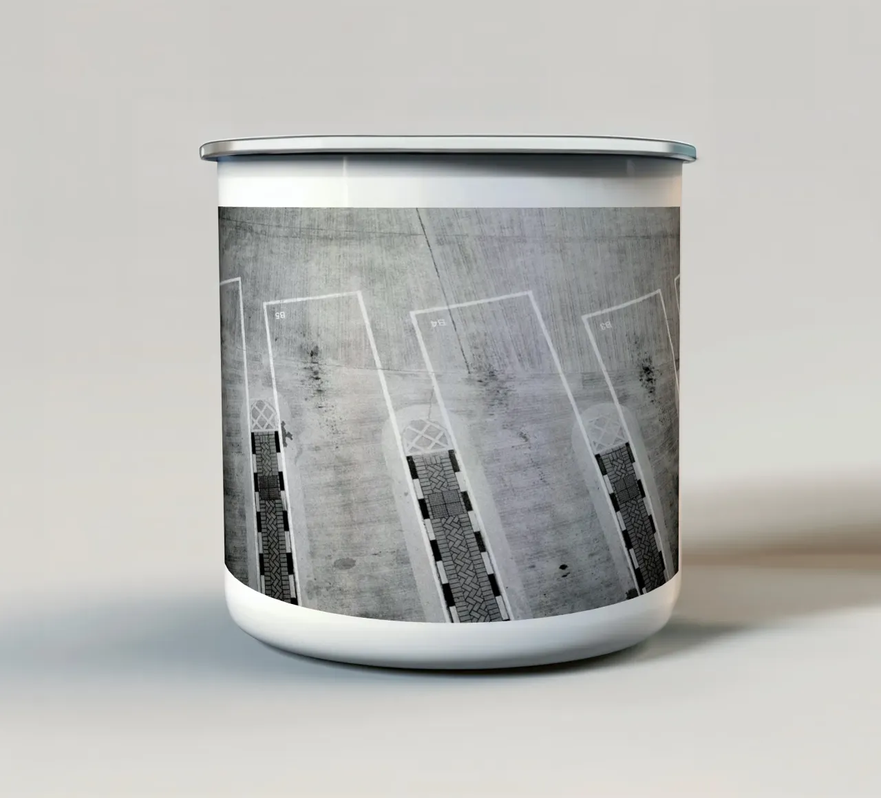 HK Parking 2 tazza in smalto da BLAEK Design Studio