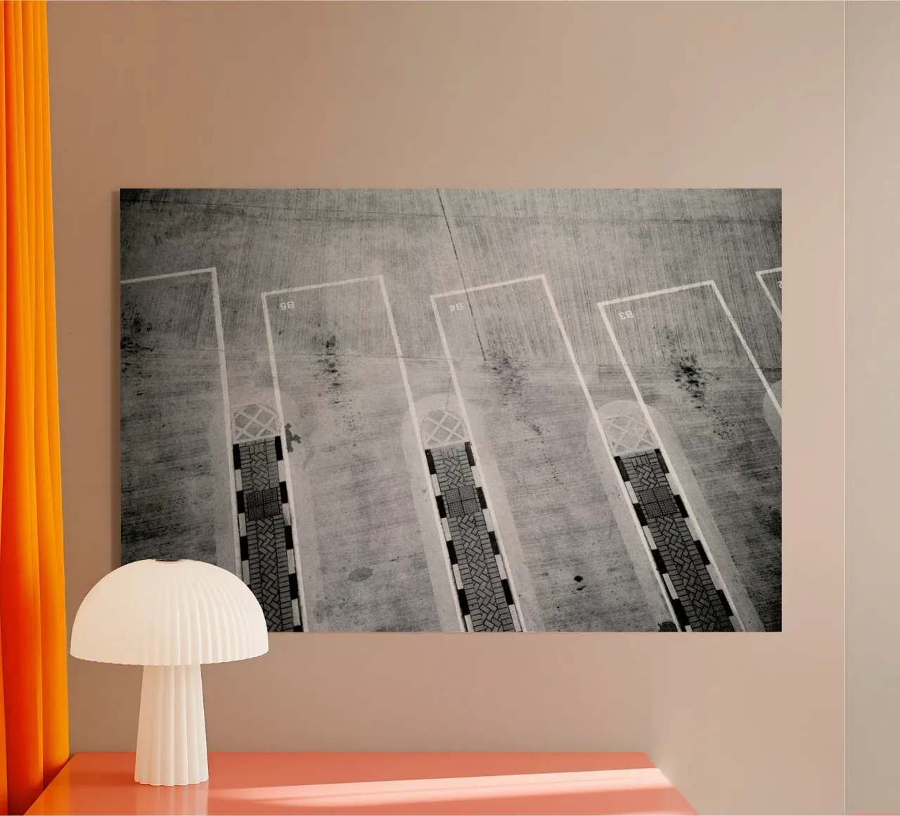 HK Parking 2 plexiglass da BLAEK Design Studio