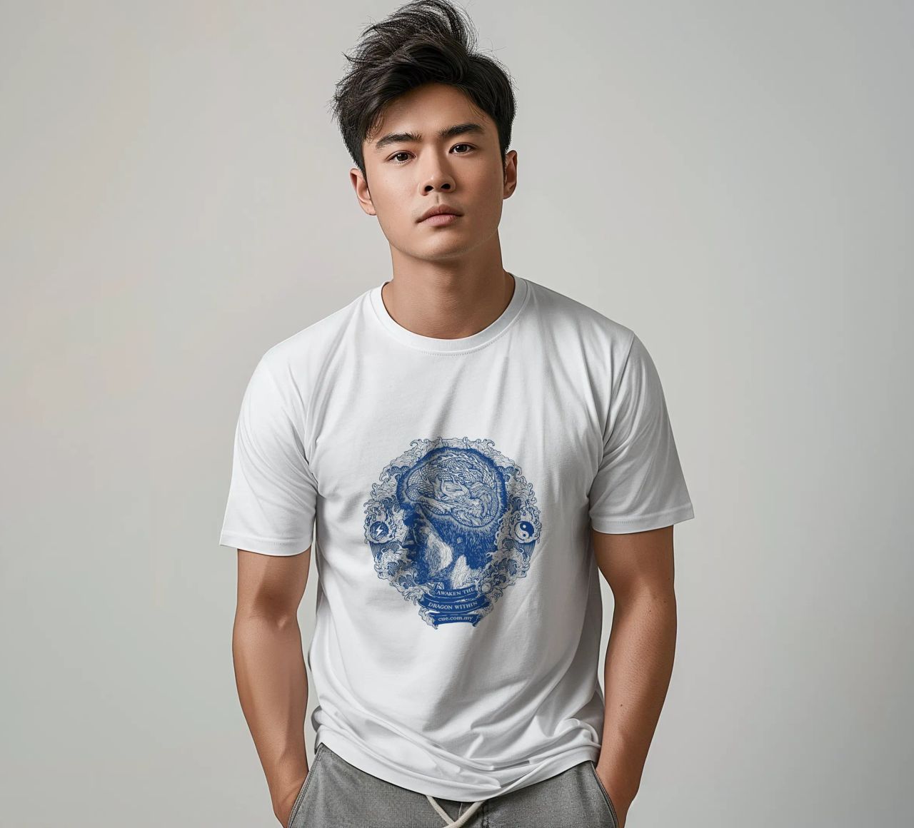 Bruce Lee - Sei wie Wasser T-Shirt von Artascy Art