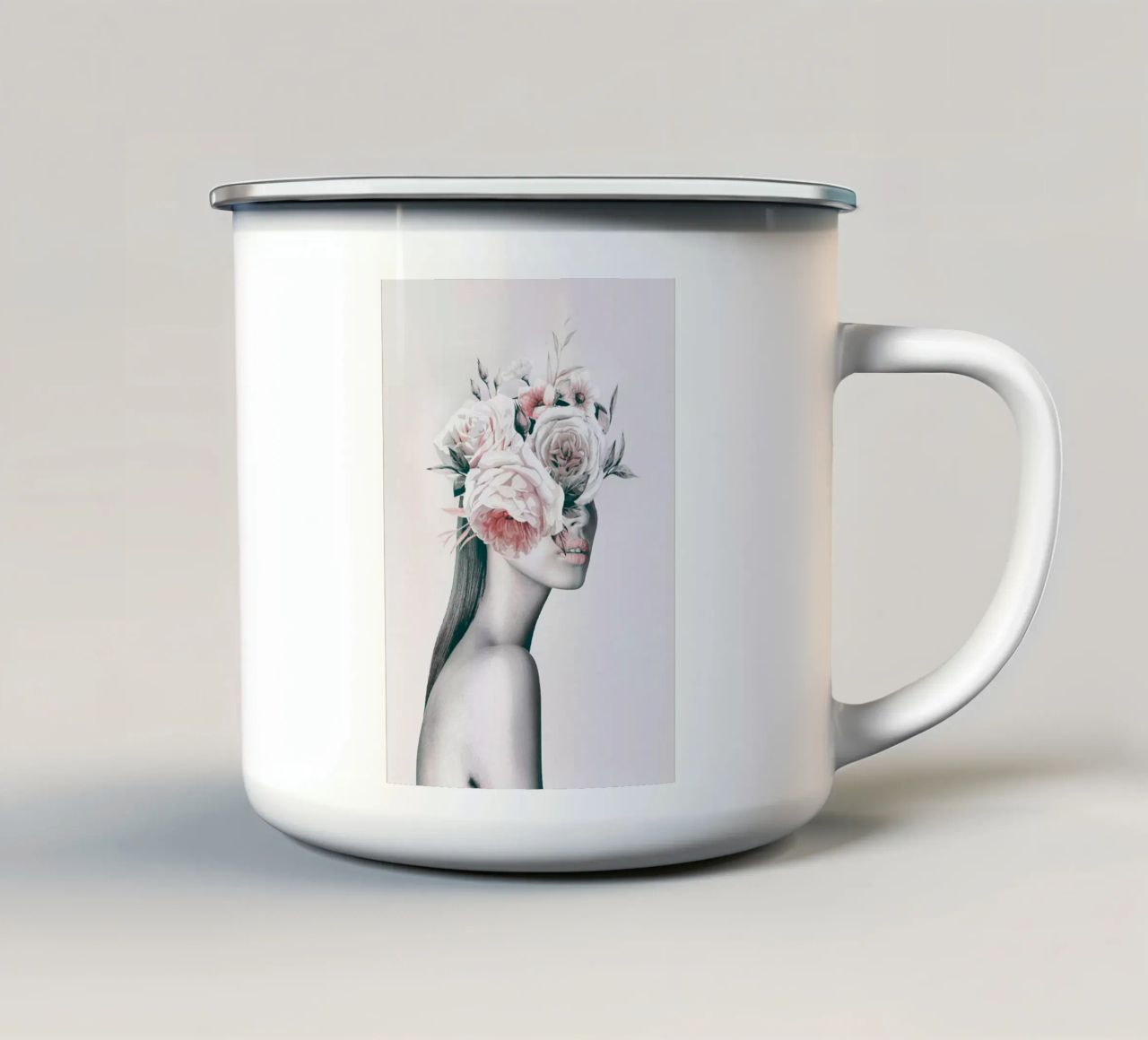 DONNA CON FIORI 11 tazza in smalto da dada22