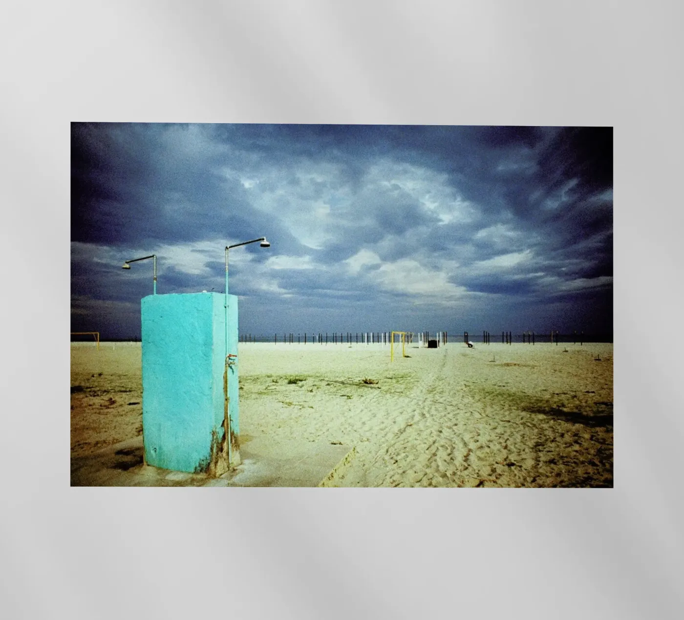 Shower pellicola backlit da BLAEK Design Studio