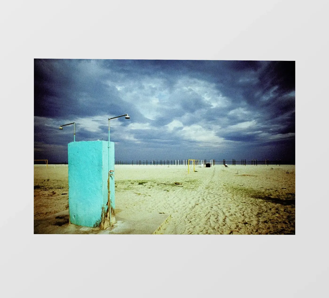 Shower pellicola backlit da BLAEK Design Studio