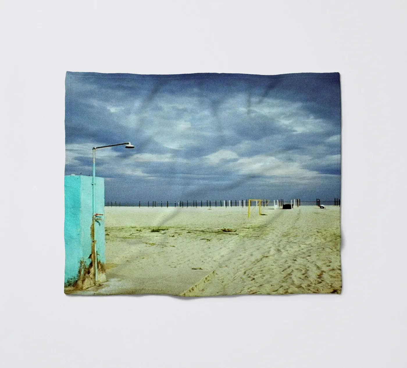 Shower Fleecedecke von BLAEK Design Studio