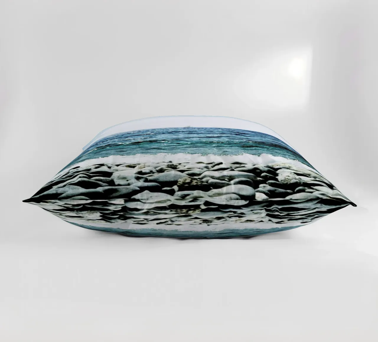 Wavy cuscino da BLAEK Design Studio