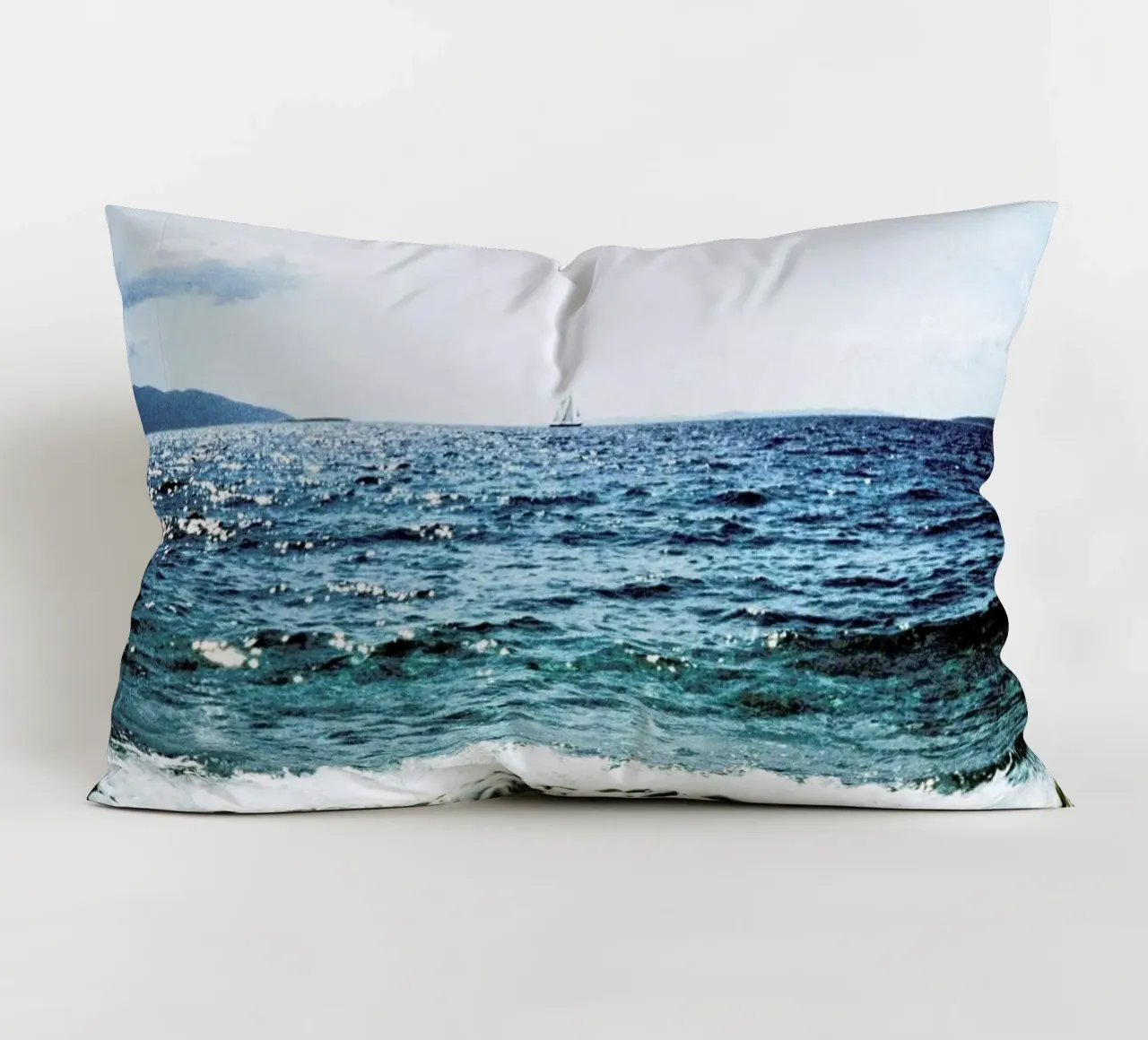 Wavy cuscino da BLAEK Design Studio