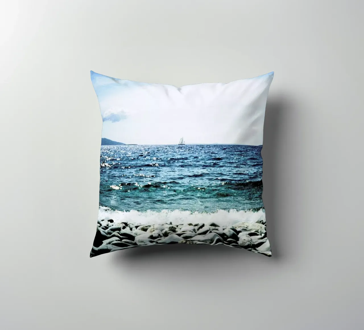 Wavy cuscino da BLAEK Design Studio