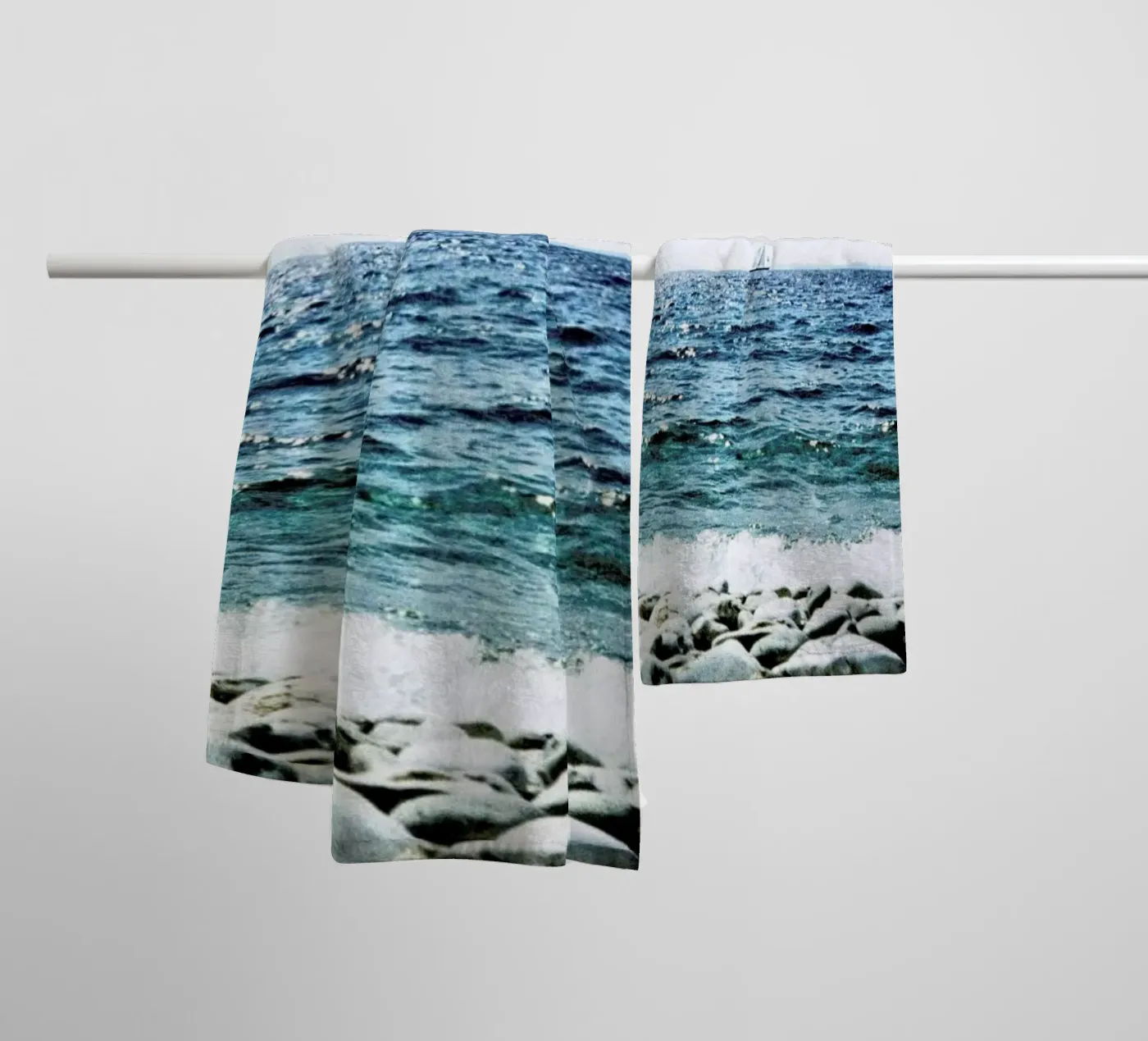 Wavy badhanddoek van BLAEK Design Studio