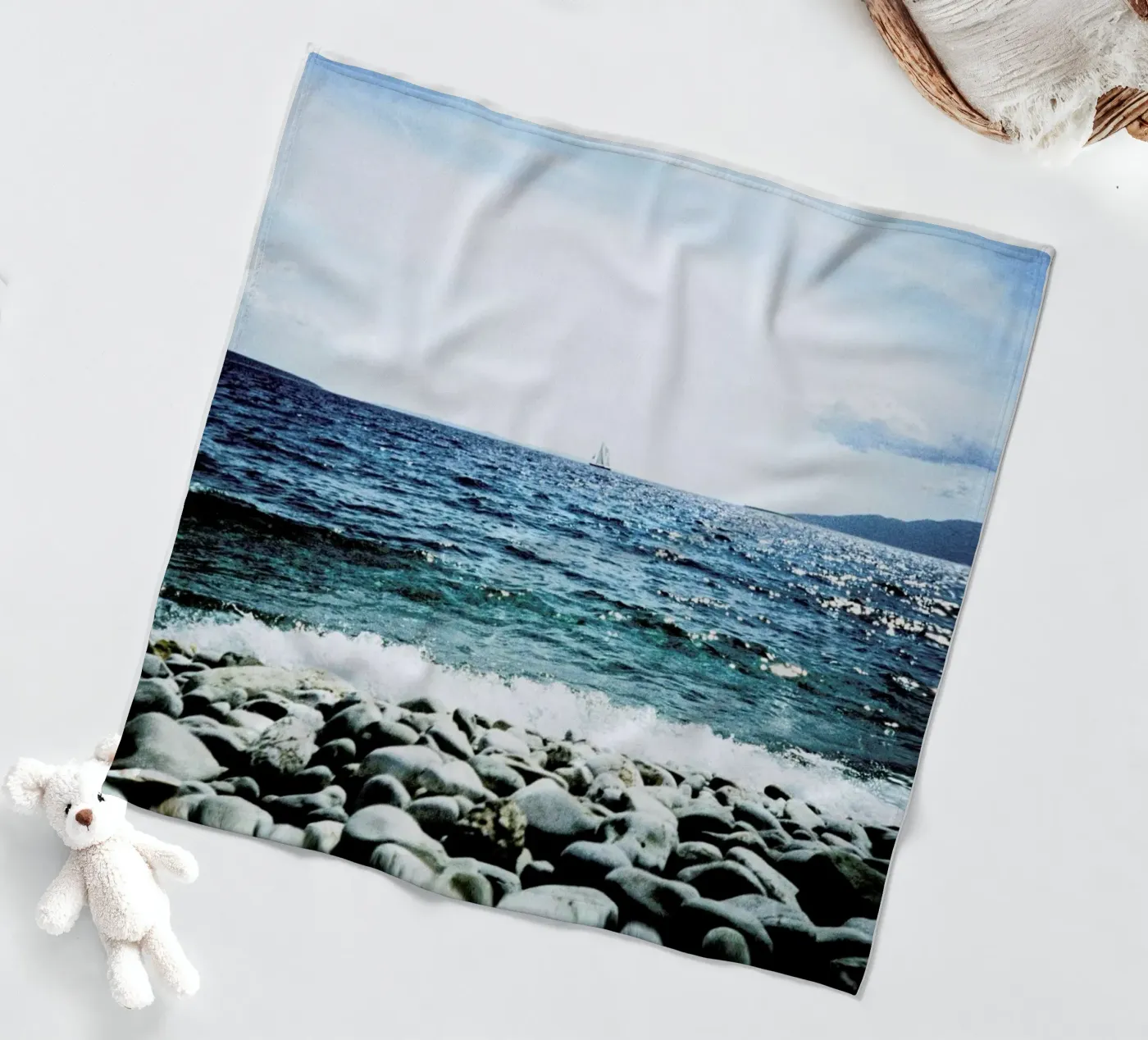 Wavy Fleecedecke von BLAEK Design Studio