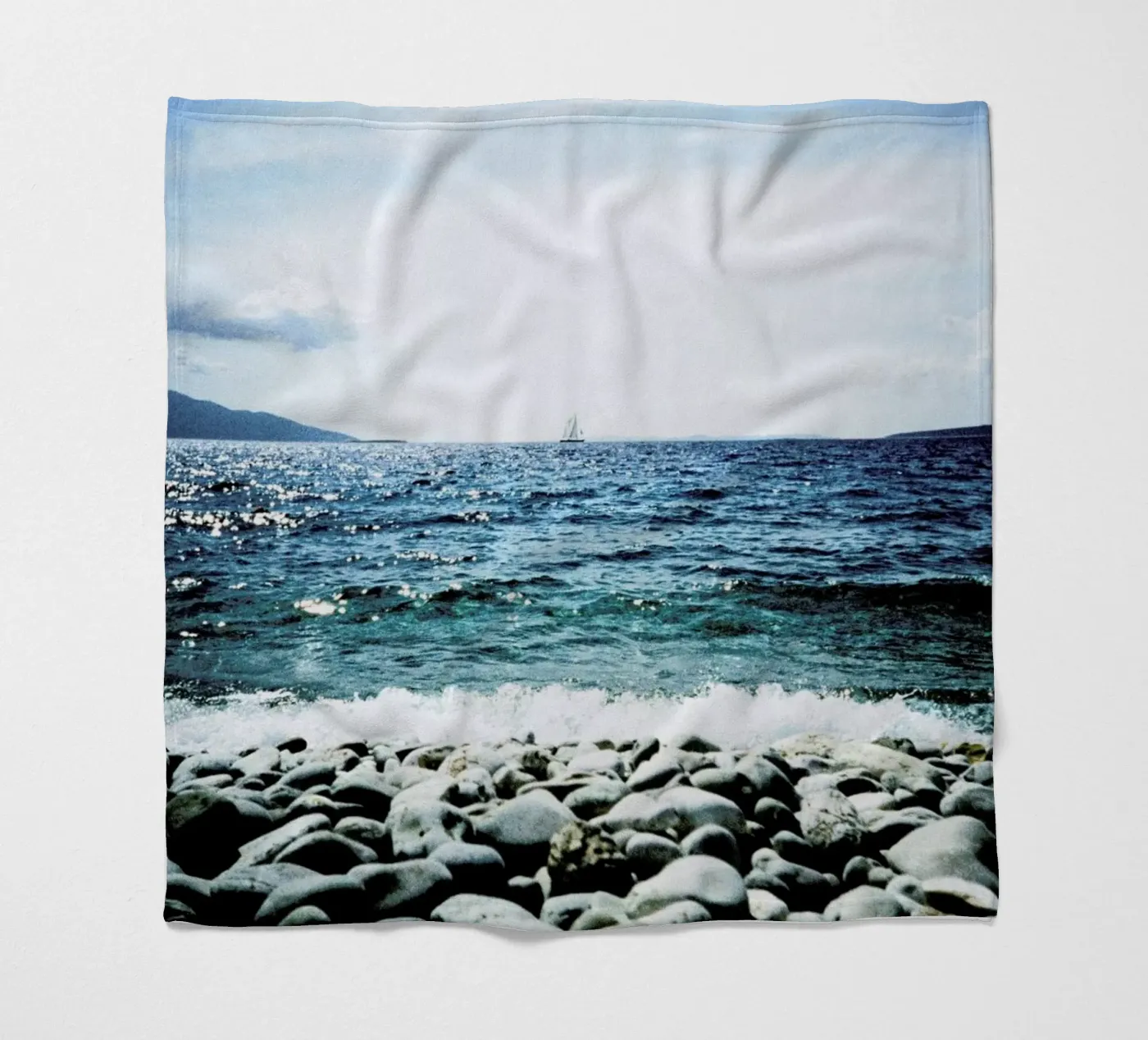 Wavy Fleecedecke von BLAEK Design Studio
