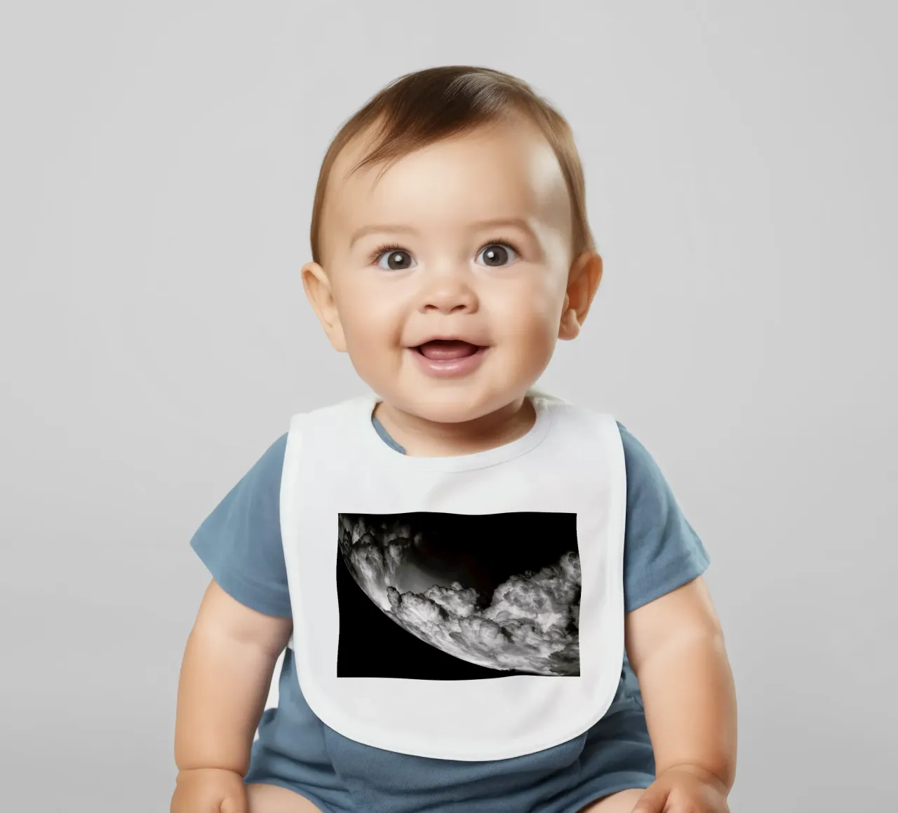 Storm Circle bavaglino da Emma Zoe Brew