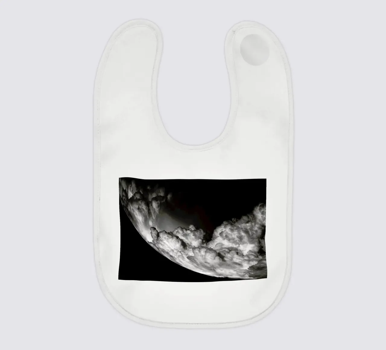 Storm Circle bavaglino da Emma Zoe Brew