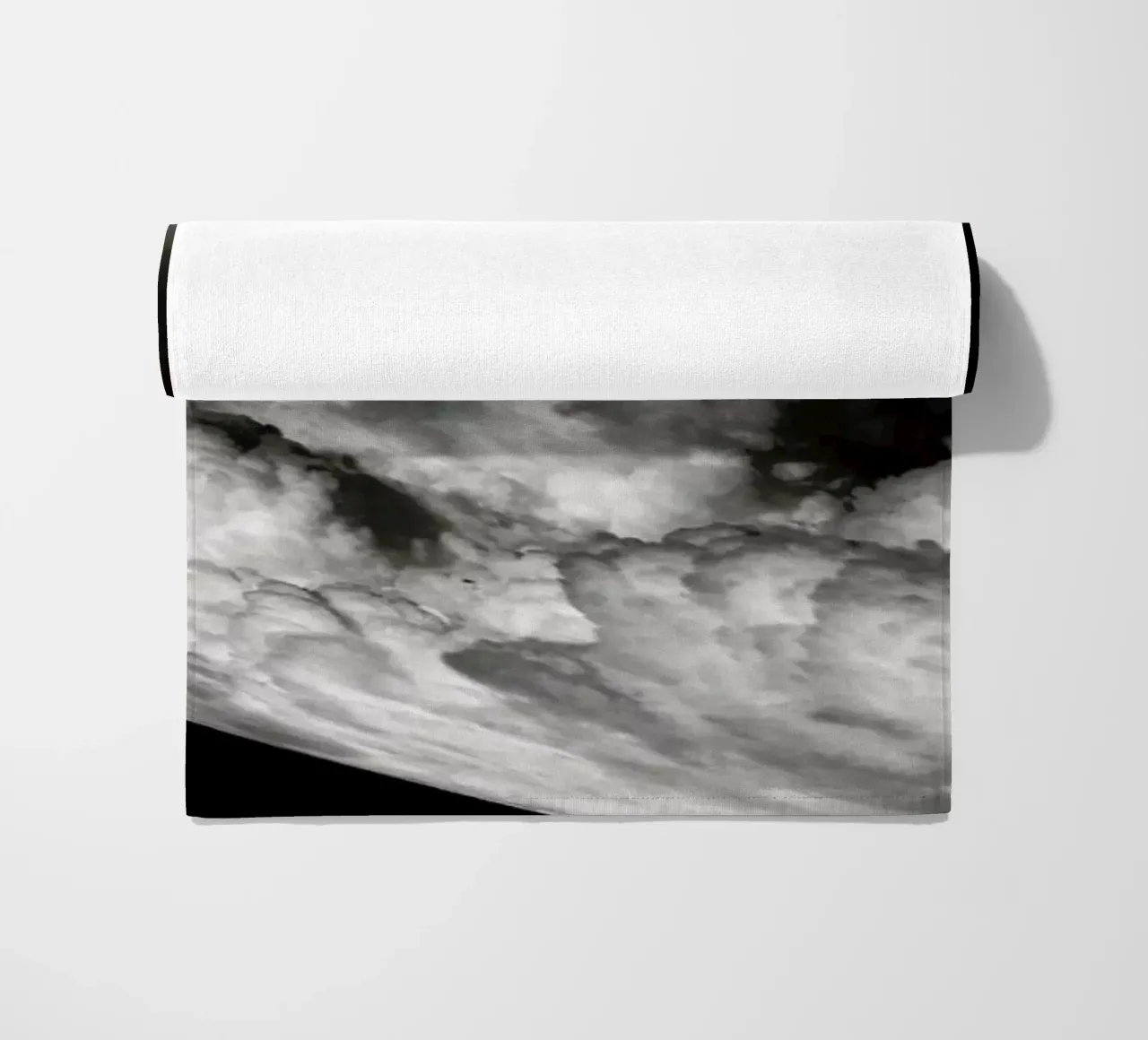 Storm Circle telo mare da Emma Zoe Brew