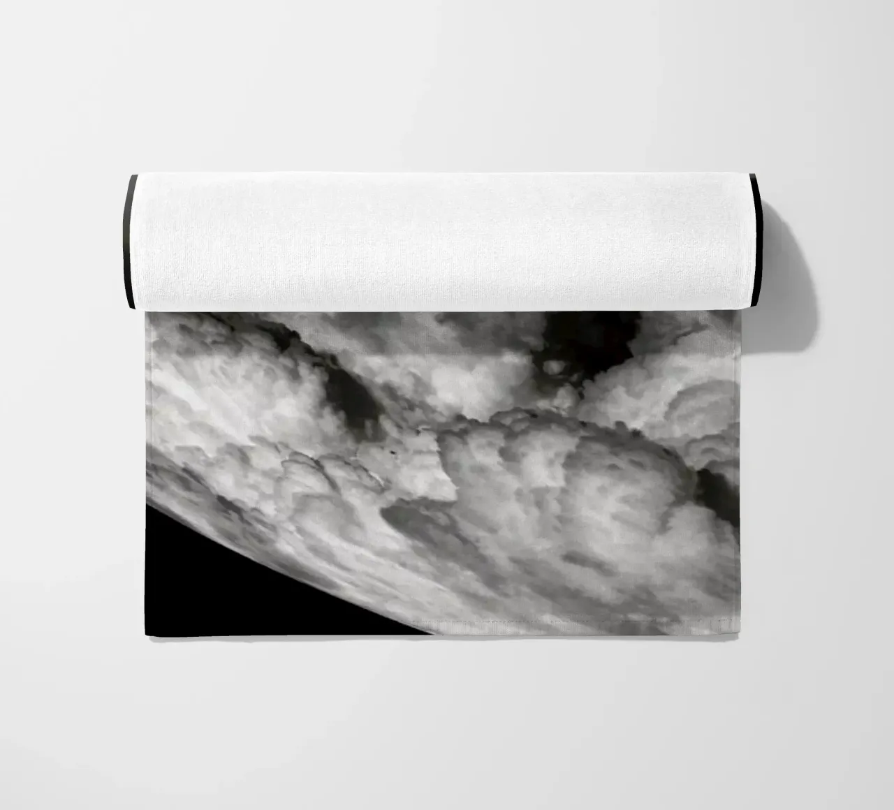 Storm Circle telo mare da Emma Zoe Brew