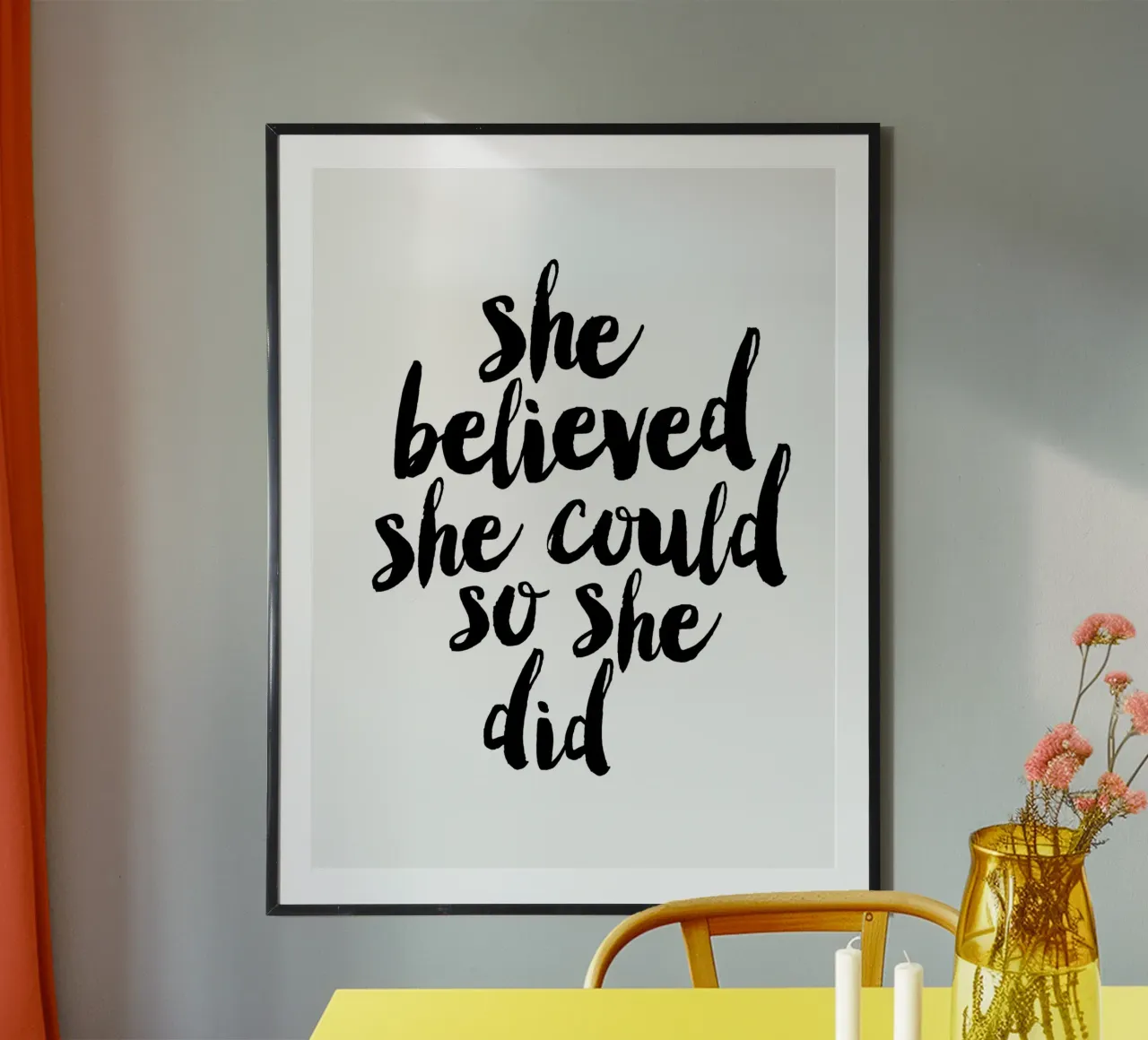 Elle croyait qu'elle pouvait, alors elle l'a fait Typografie Design poster avec cadre en bois de THE MOTIVATED TYPE