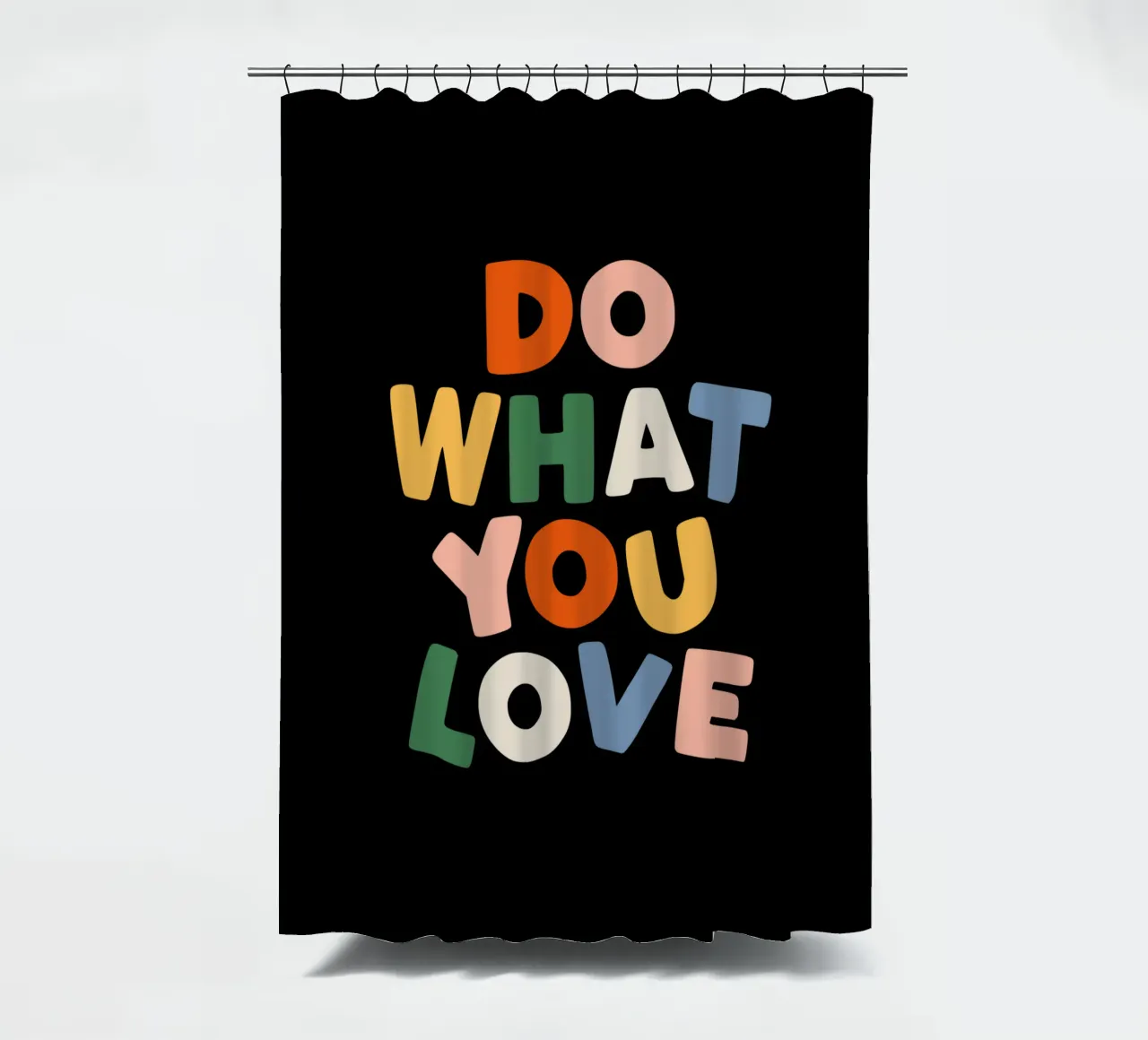 Tun Sie, was Sie lieben Typografie Design Duschvorhang von THE MOTIVATED TYPE