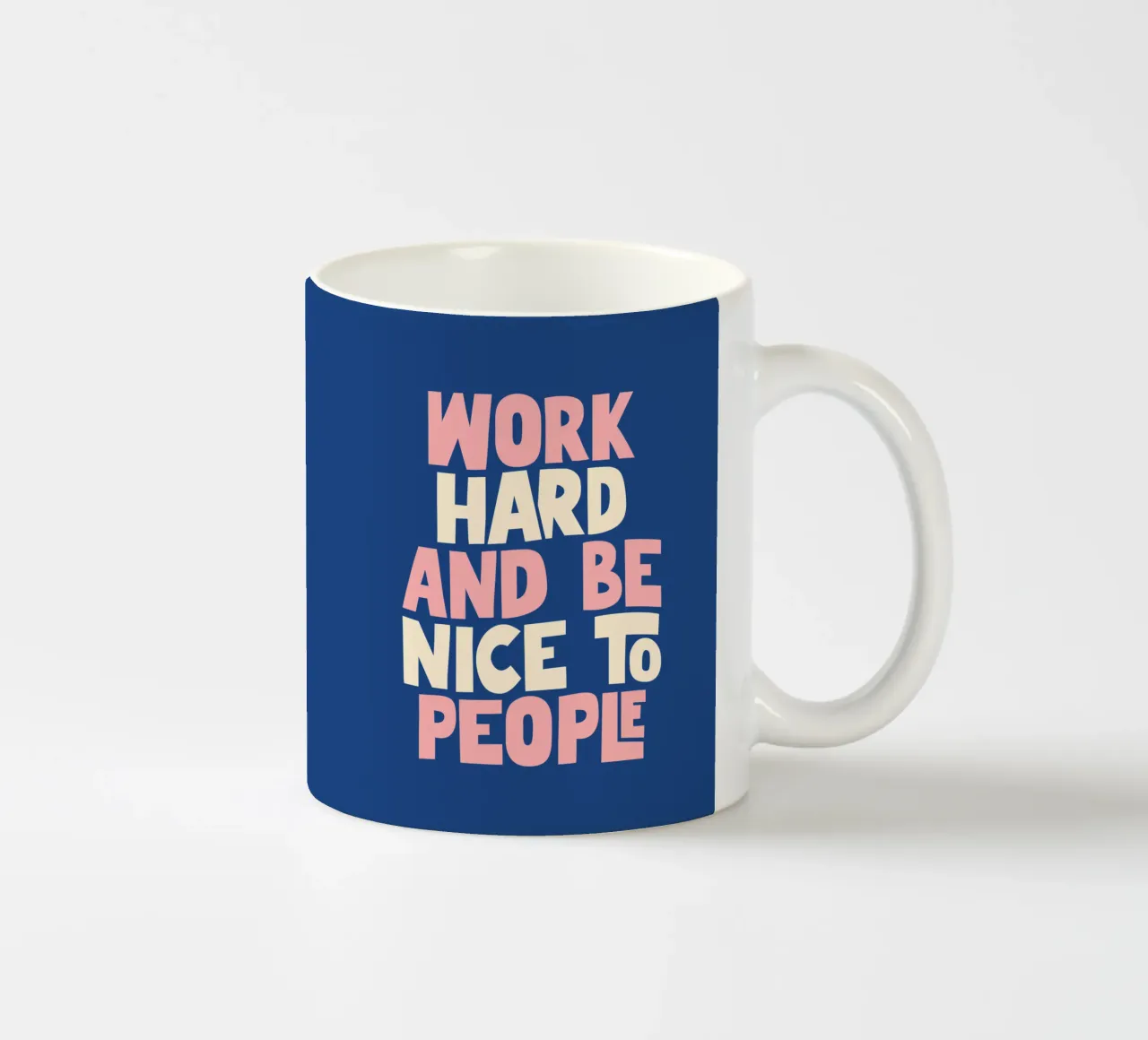 Lavorare sodo ed essere gentili con le persone Typografie Design tazza in ceramica da THE MOTIVATED TYPE