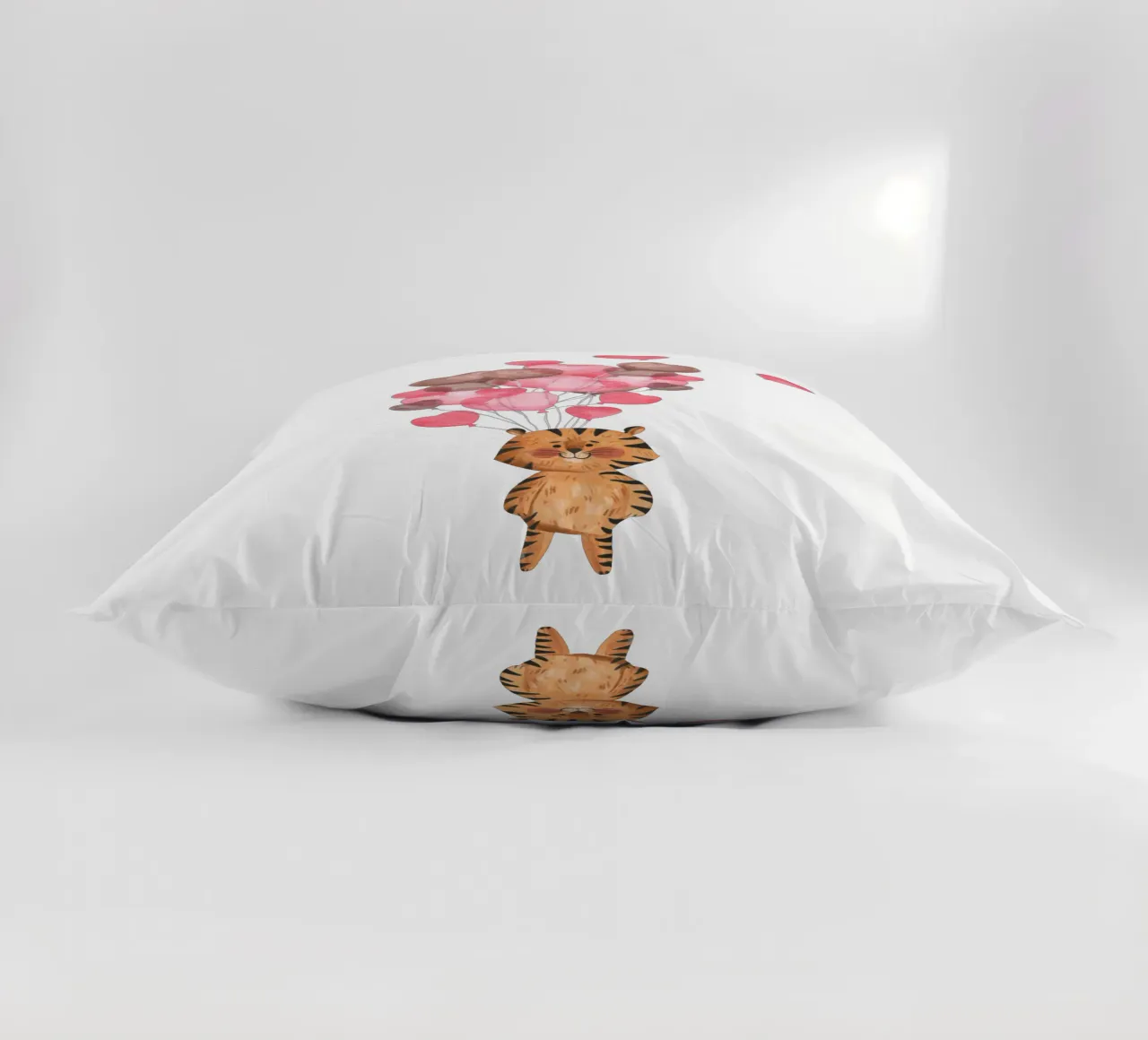 Safari in mongolfiera della tigre cuscino da Doodle Dreams Art