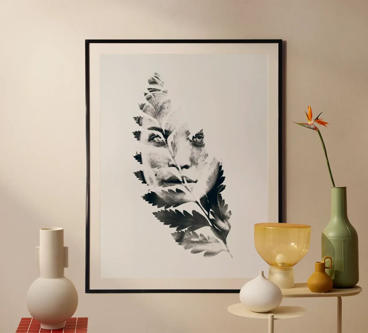 Ritratto di donna (foglie) poster con telaio in legno da dada22