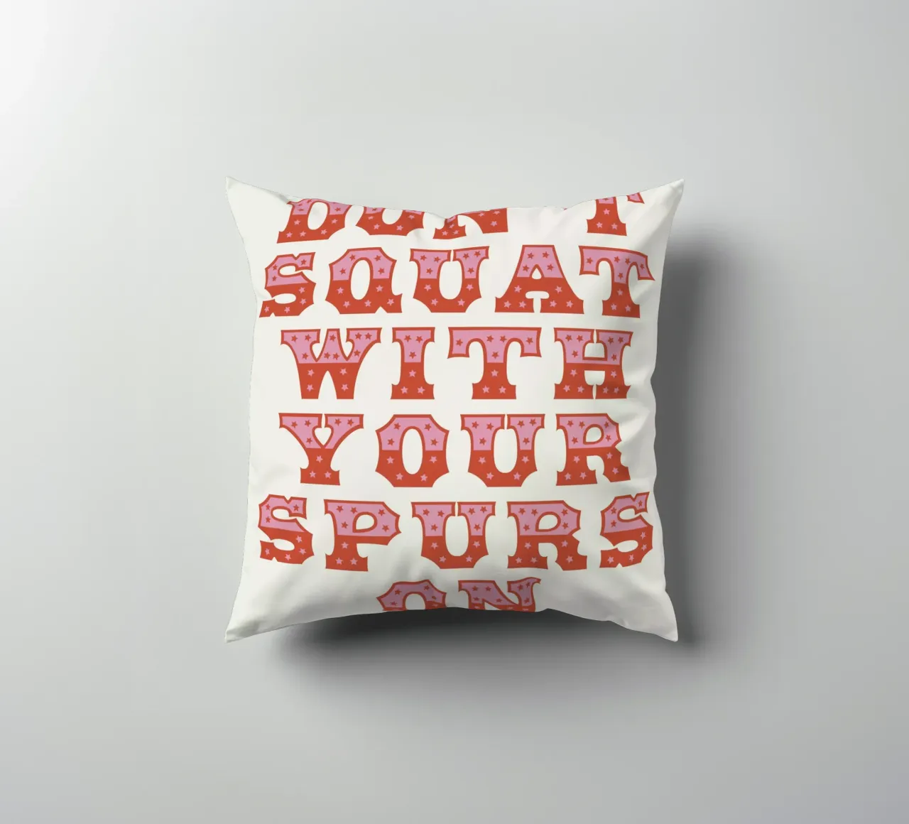 Don't Squat With Your Spurs On cojín de The Native State