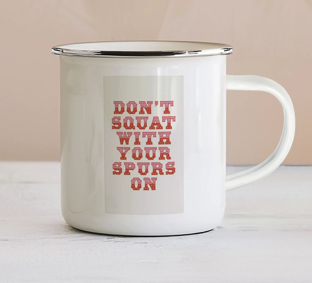 Don't Squat With Your Spurs On tazza in smalto da The Native State