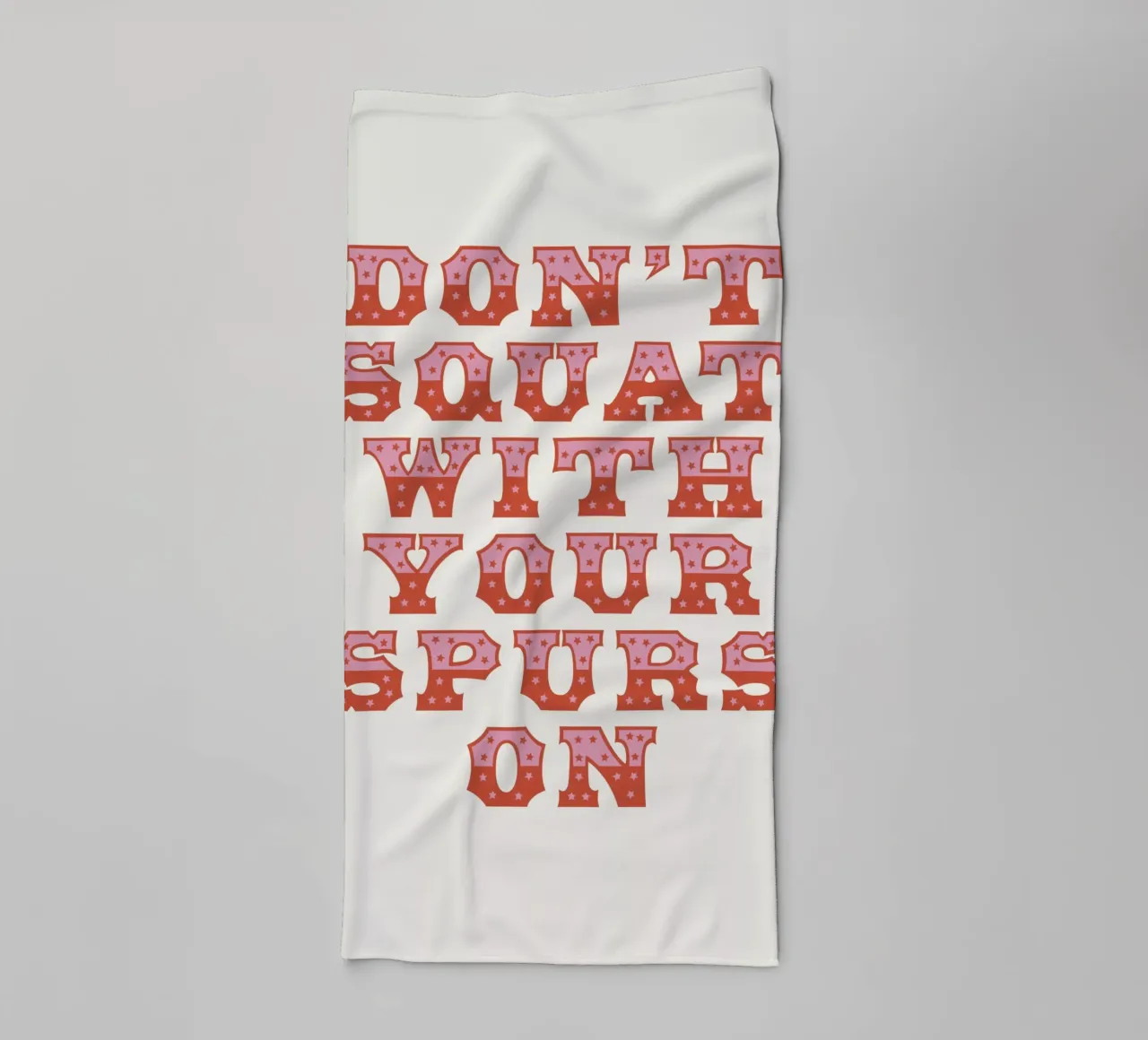 Don't Squat With Your Spurs On asciugamano da bagno da The Native State