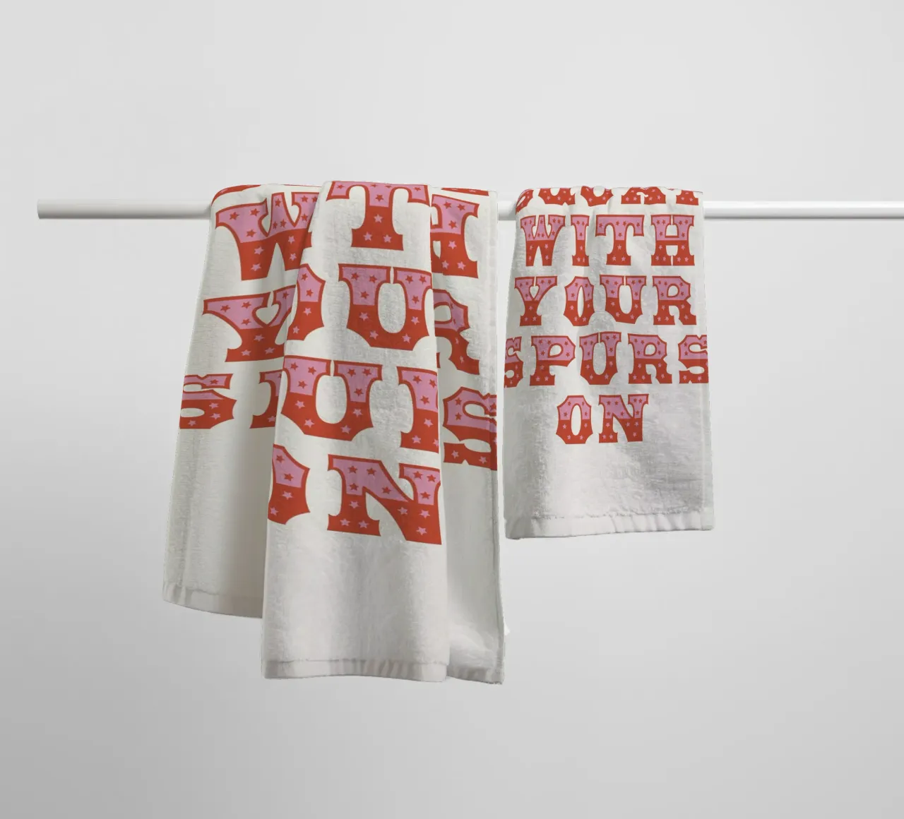 Don't Squat With Your Spurs On asciugamano da bagno da The Native State