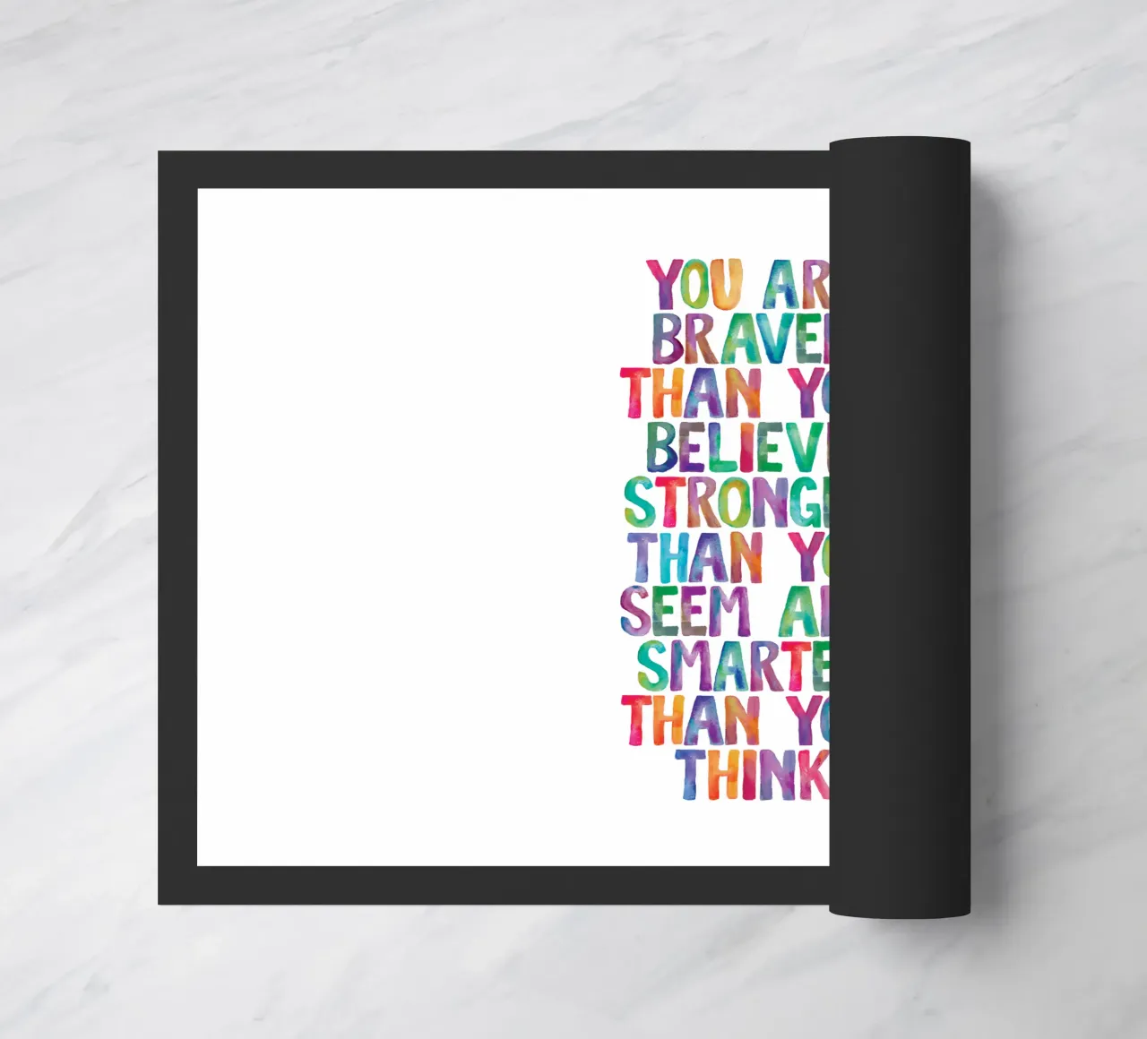 Sei più coraggioso di quanto tu creda Design tipografico arcobaleno zerbino da THE MOTIVATED TYPE