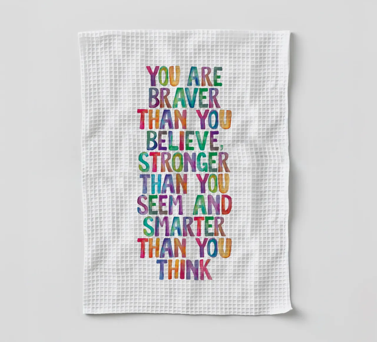 Sei più coraggioso di quanto tu creda Design tipografico arcobaleno canovaccio da cucina da THE MOTIVATED TYPE