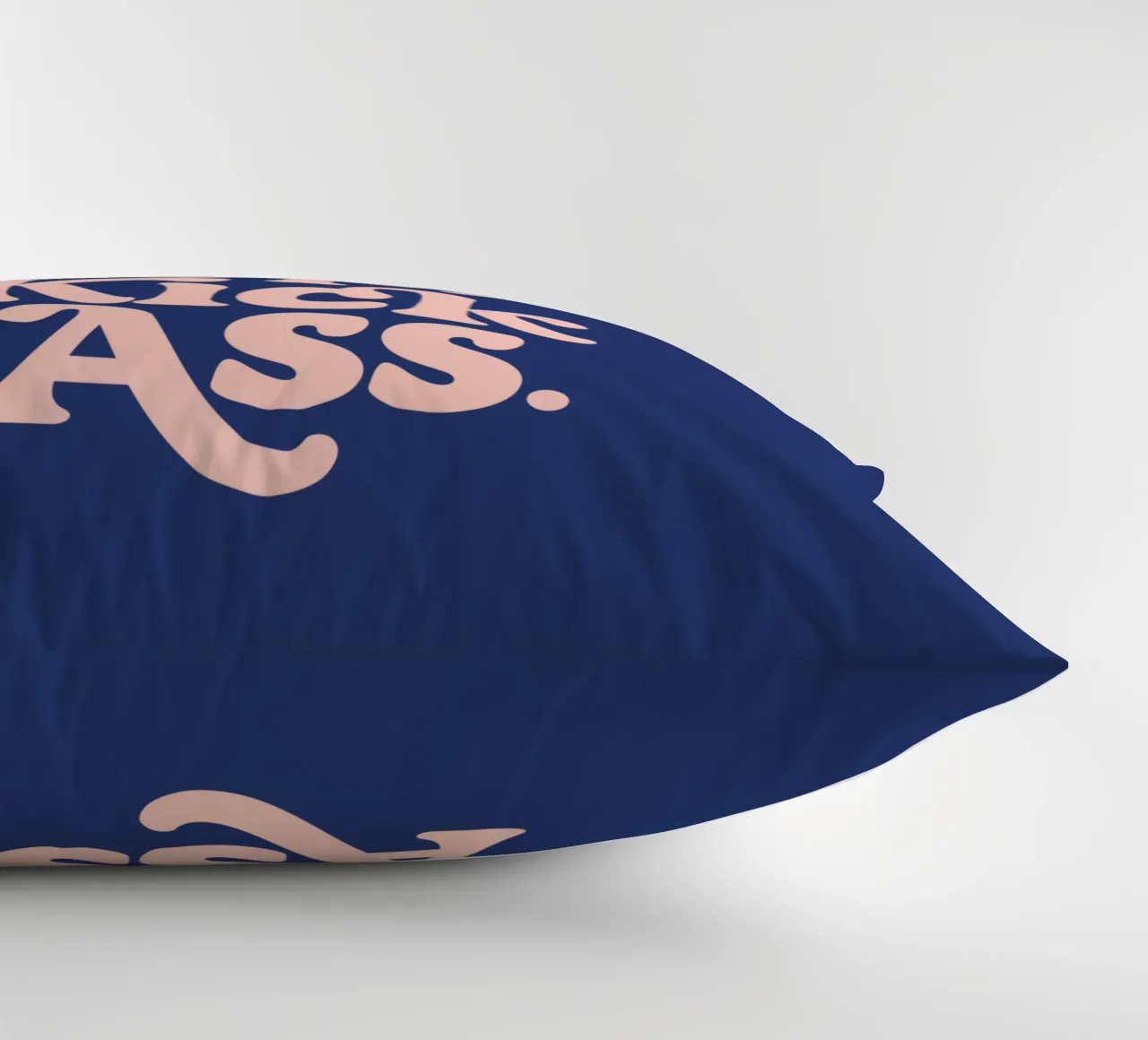 Wake Up Kick Ass Design tipografico potenziante cuscino da THE MOTIVATED TYPE