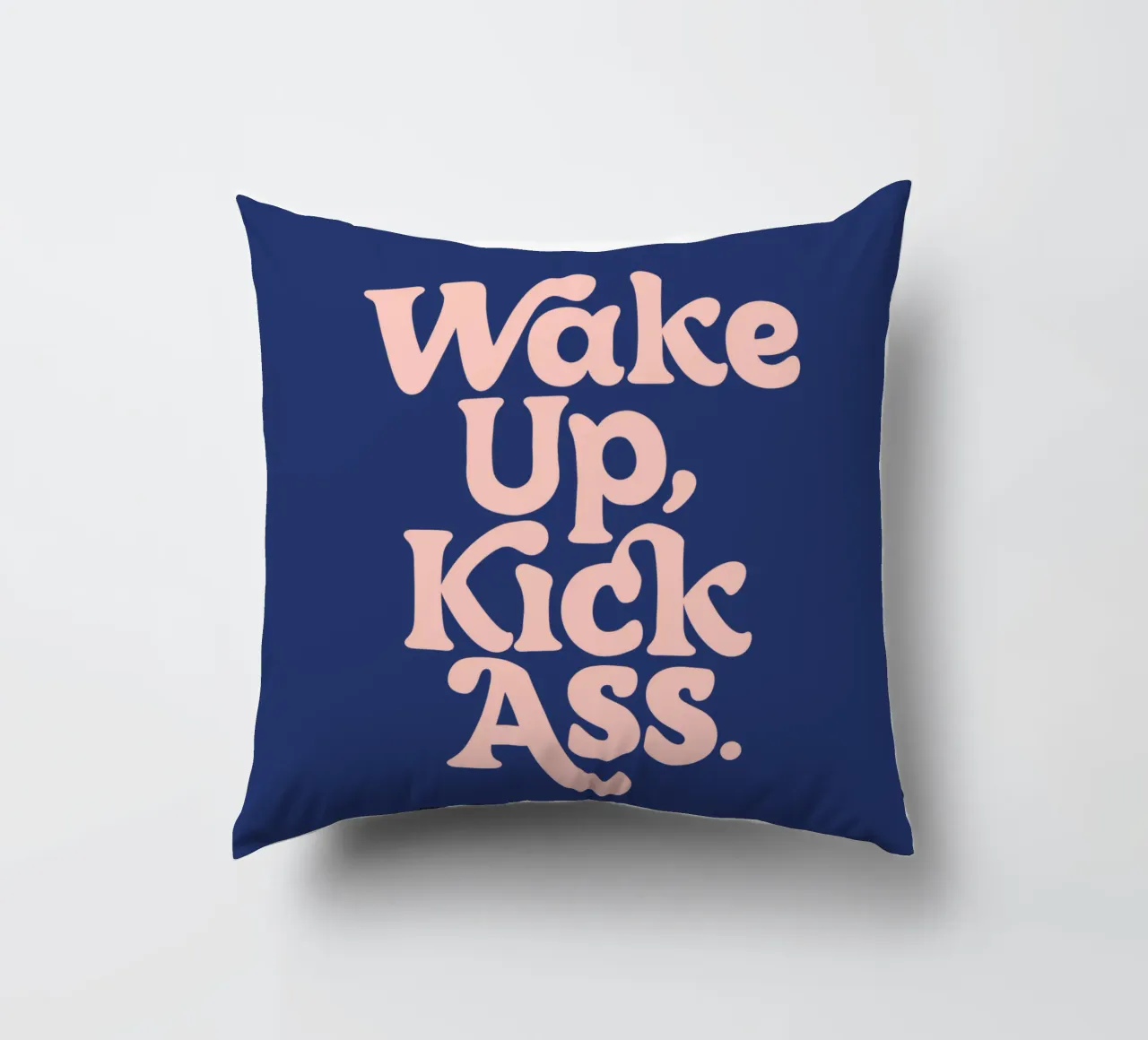 Wake Up Kick Ass Design tipografico potenziante cuscino da THE MOTIVATED TYPE