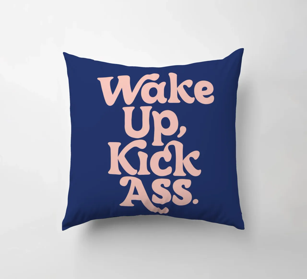 Wake Up Kick Ass Design tipografico potenziante cuscino da THE MOTIVATED TYPE
