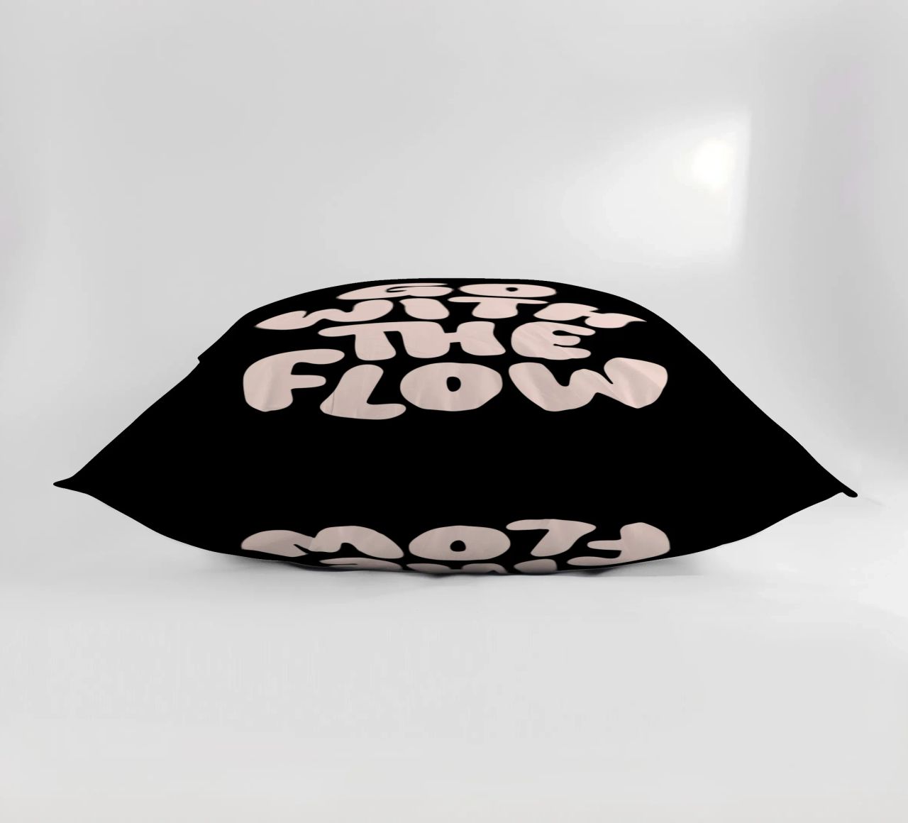 Go With The Flow Design tipografico rilassante cuscino da THE MOTIVATED TYPE