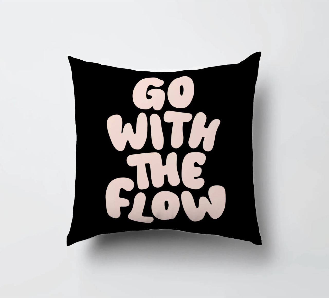 Go With The Flow Design tipografico rilassante cuscino da THE MOTIVATED TYPE