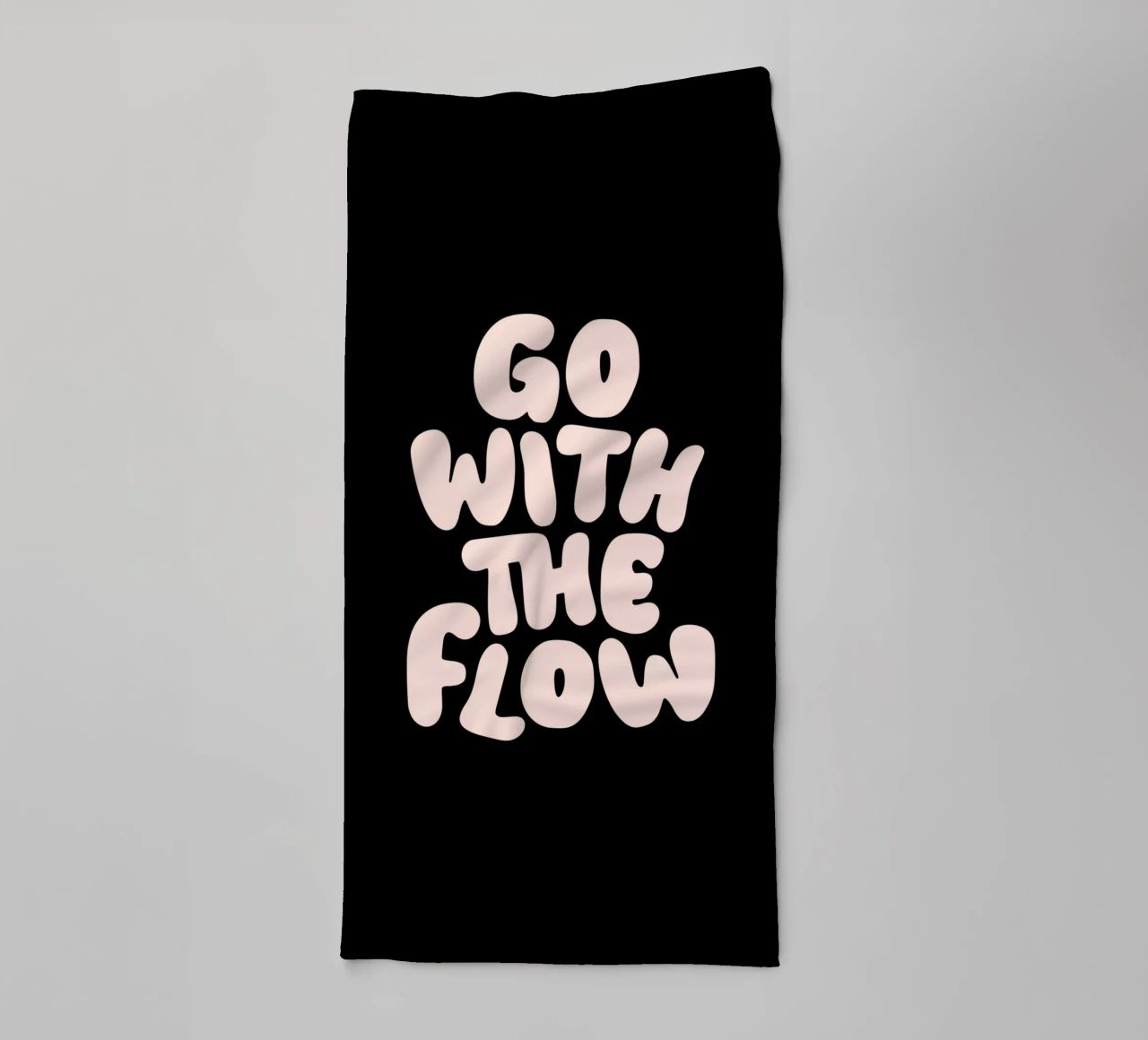 Go With The Flow Rustgevend Typografie Ontwerp badhanddoek van THE MOTIVATED TYPE