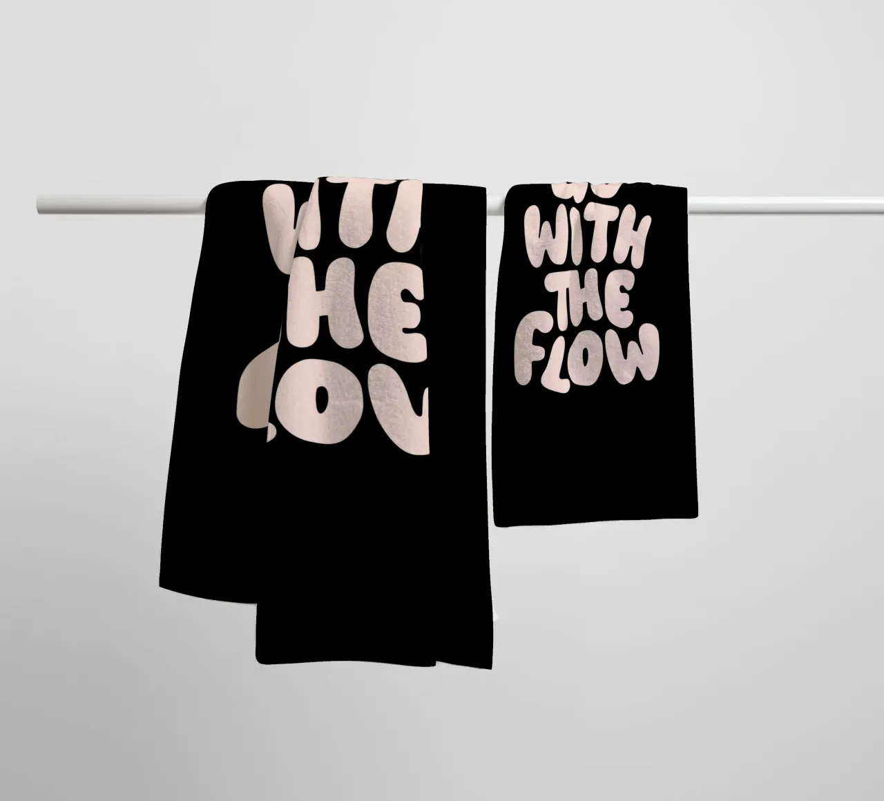 Go With The Flow Design tipografico rilassante asciugamano da bagno da THE MOTIVATED TYPE